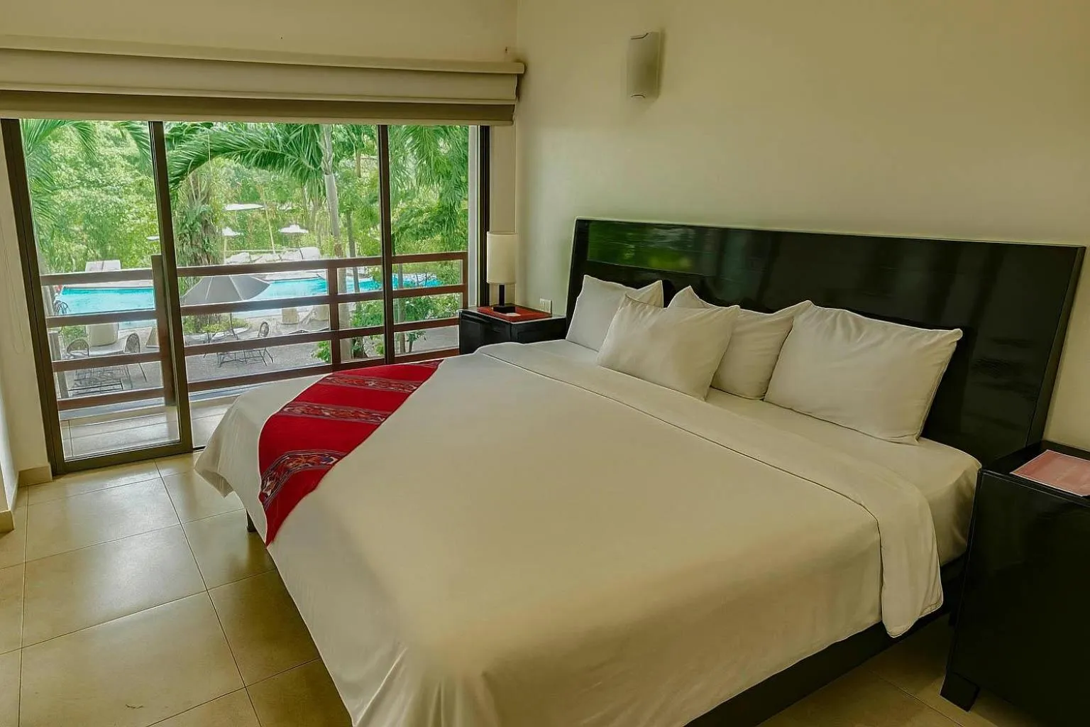 Photo of the whole room, Bed in Hotel La Aldea del Halach Huinic