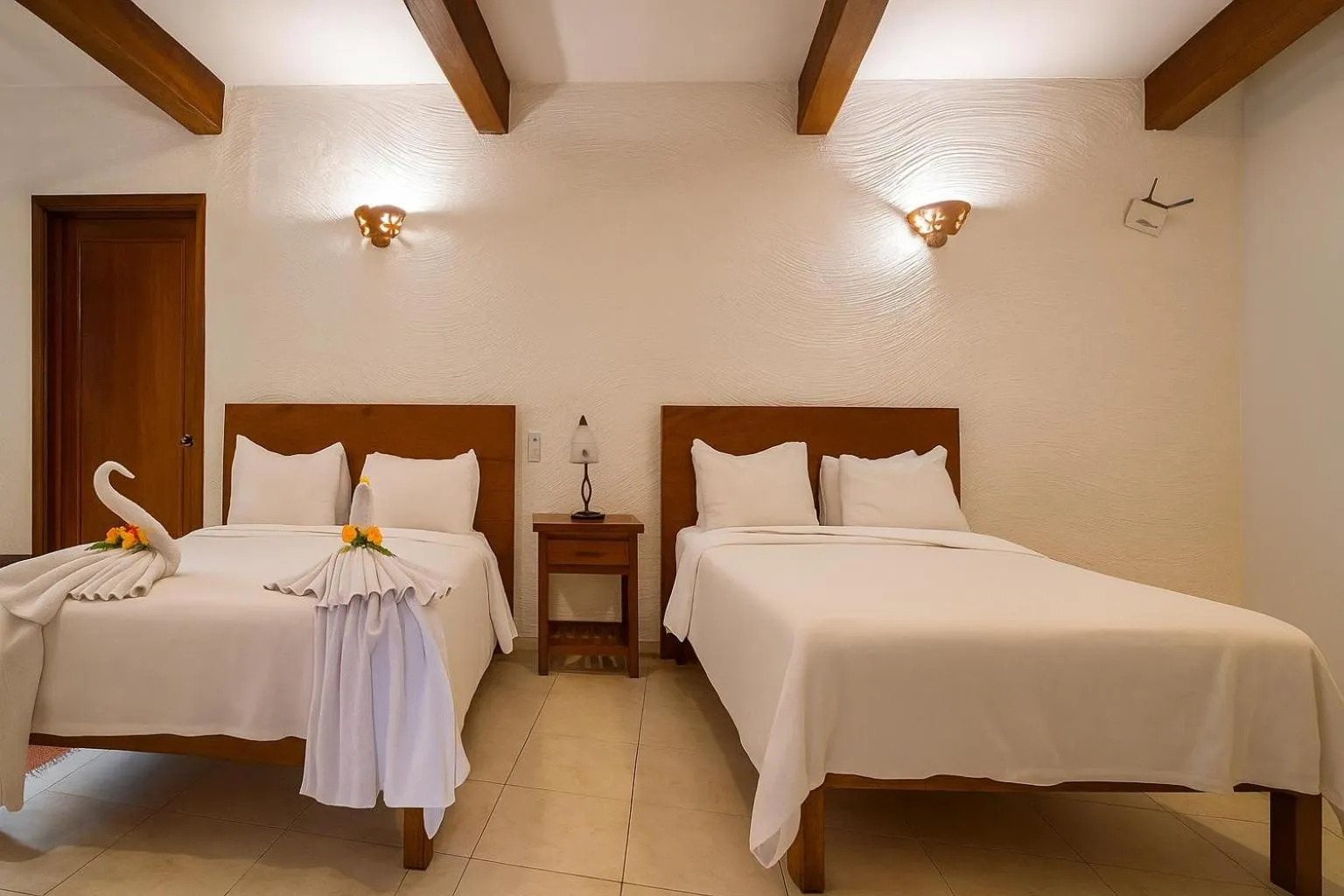 Photo of the whole room, Bed in Hotel La Aldea del Halach Huinic