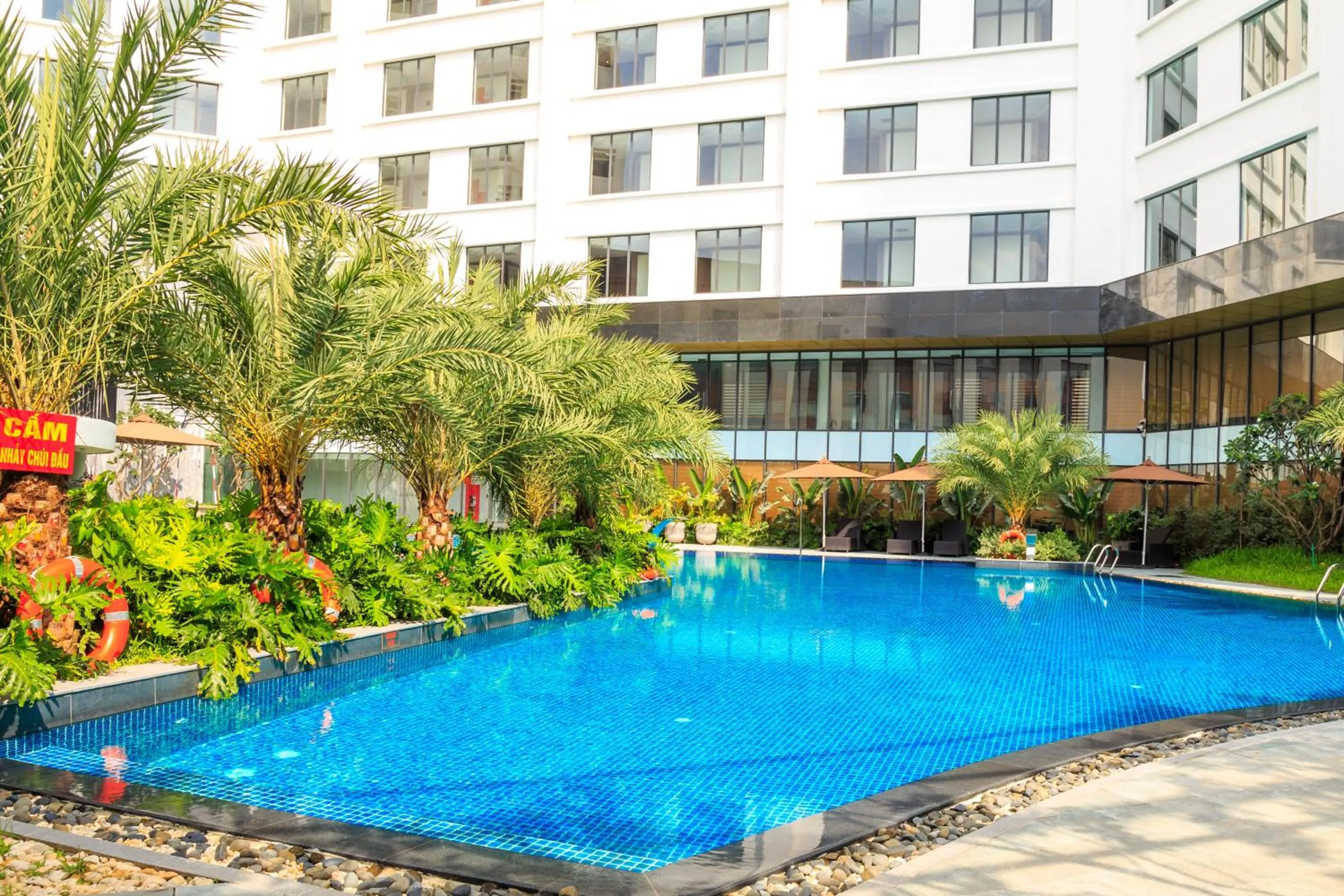 Swimming pool in Muong Thanh Luxury Lang Son Hotel