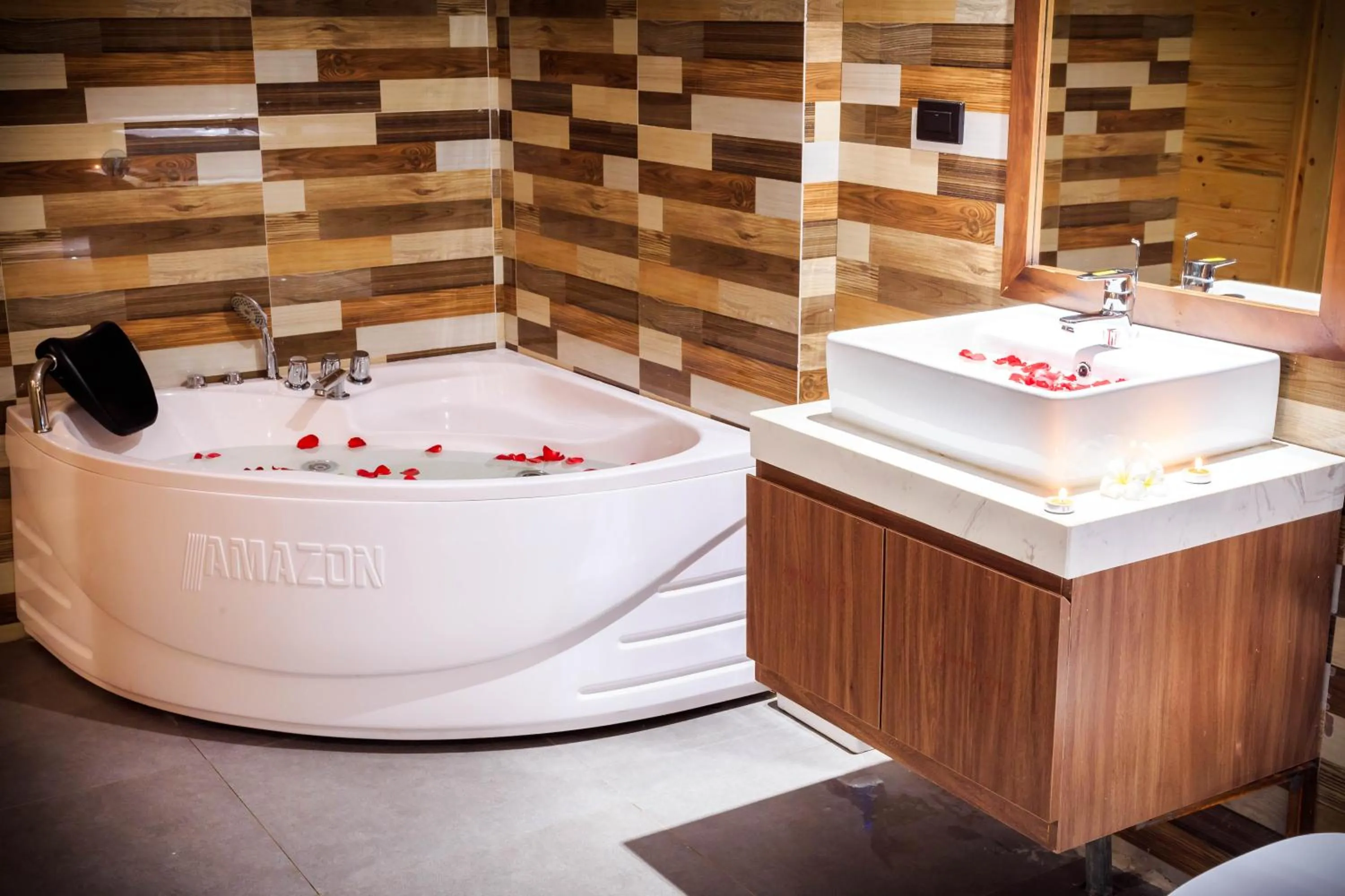 Bath in Muong Thanh Luxury Lang Son Hotel