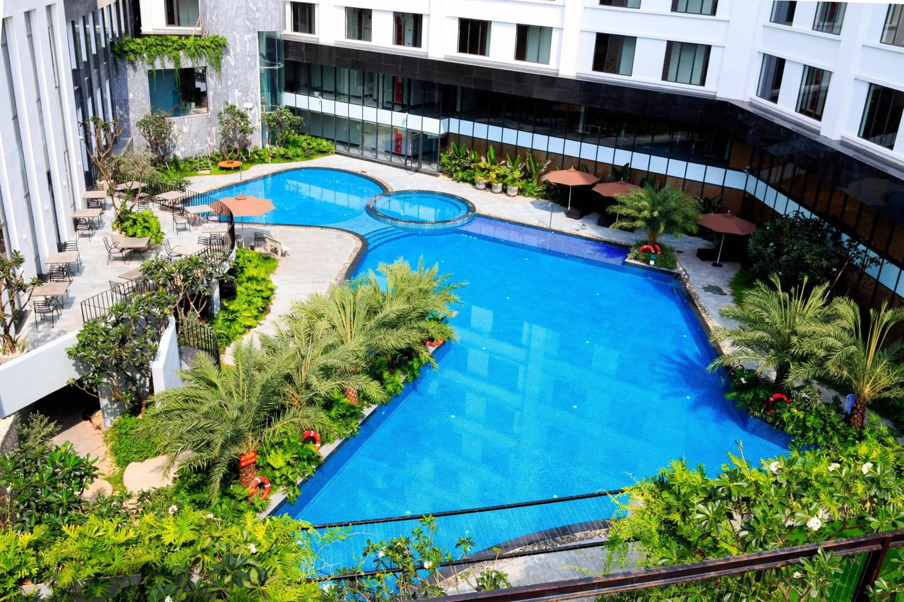Swimming pool in Muong Thanh Luxury Lang Son Hotel