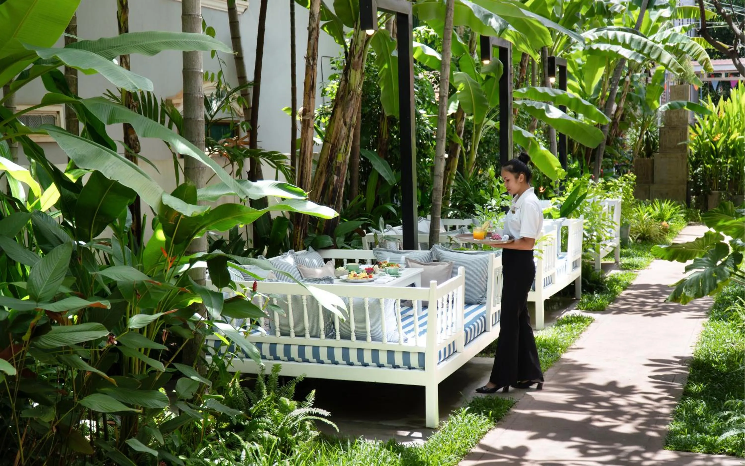 Restaurant/places to eat in The Urban