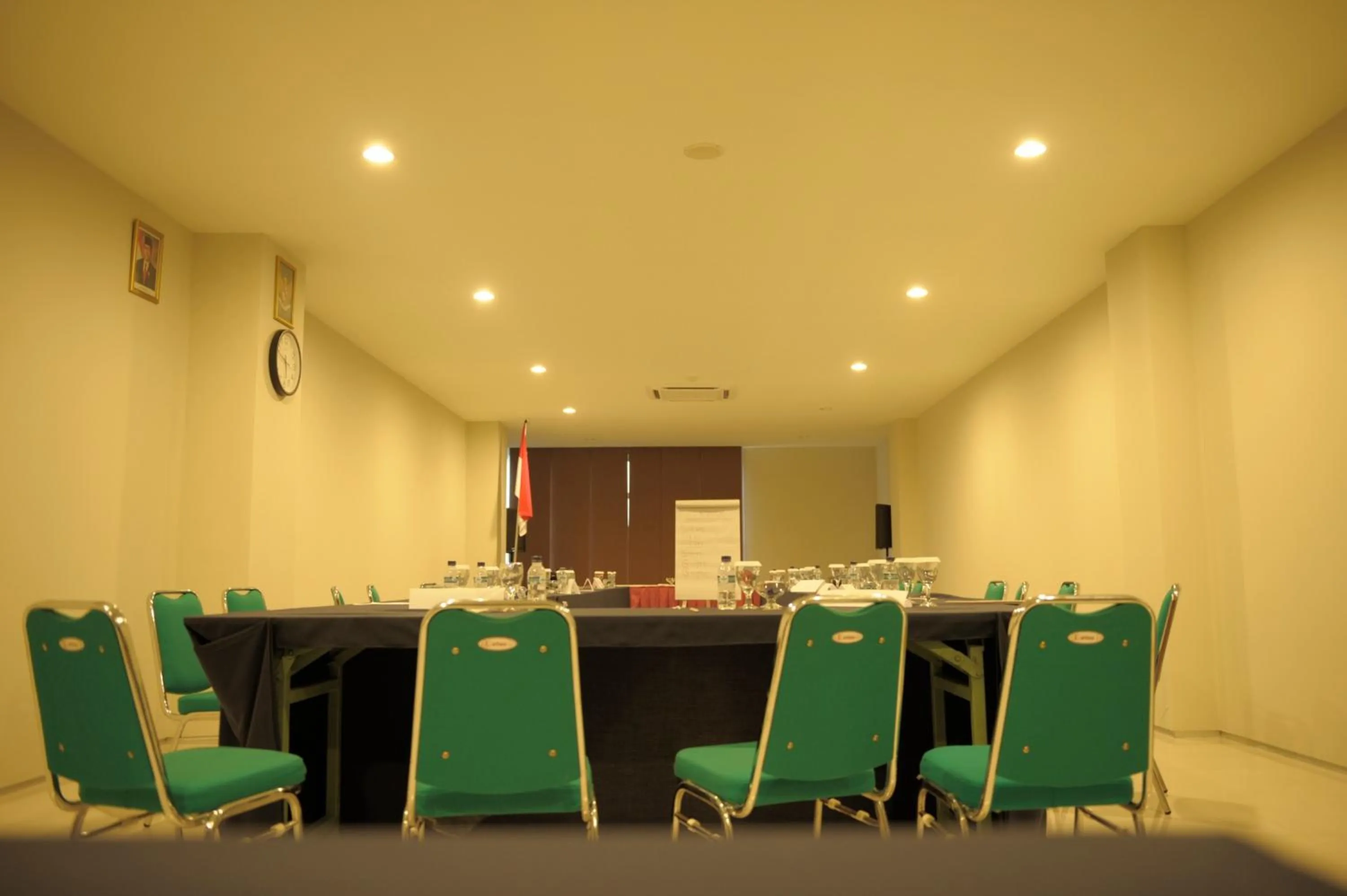 Business facilities in Lombok Plaza Hotel and Convention