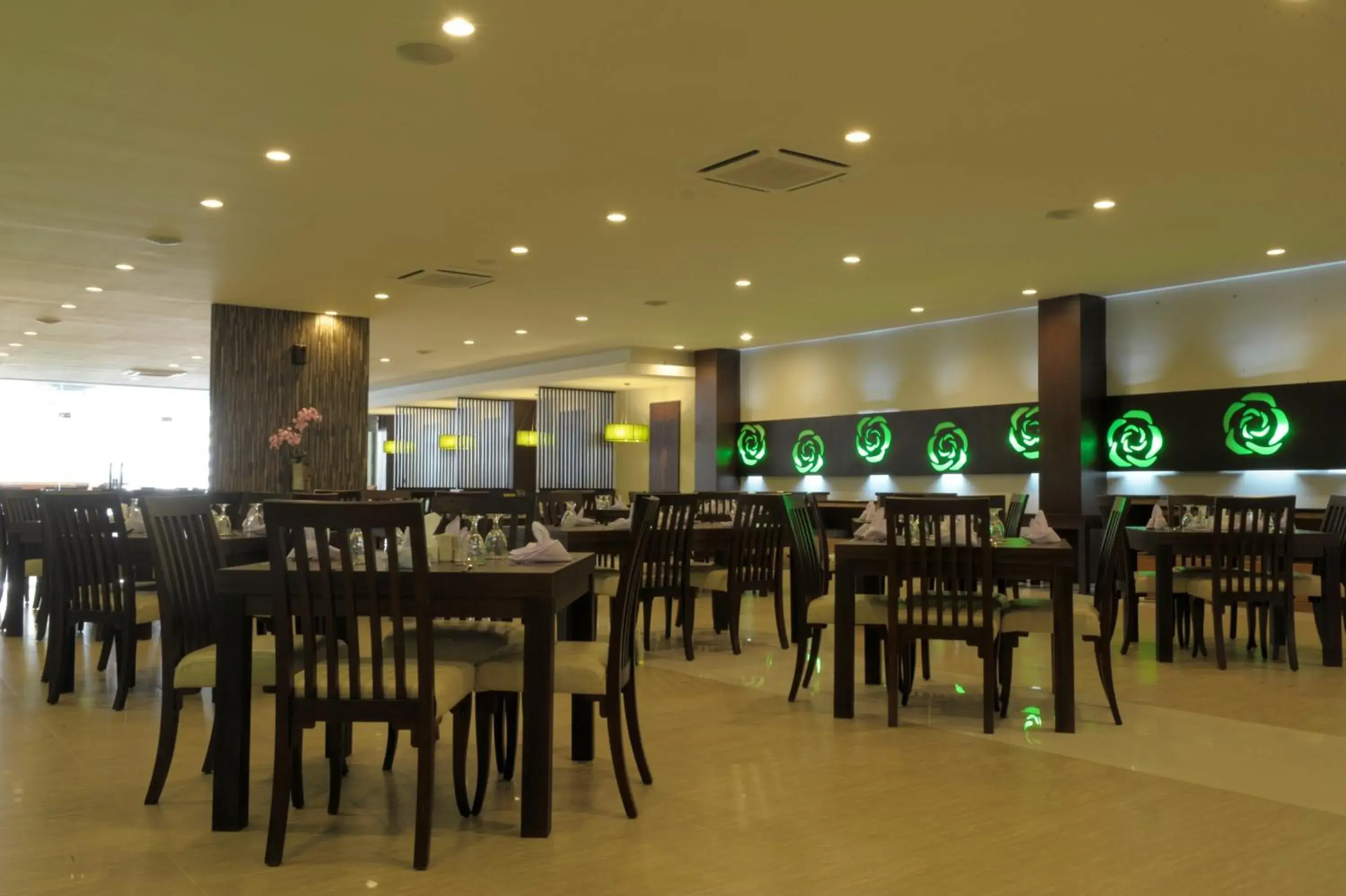Restaurant/places to eat in Lombok Plaza Hotel and Convention Restaurant/places to eat in Lombok Plaza Hotel and Convention