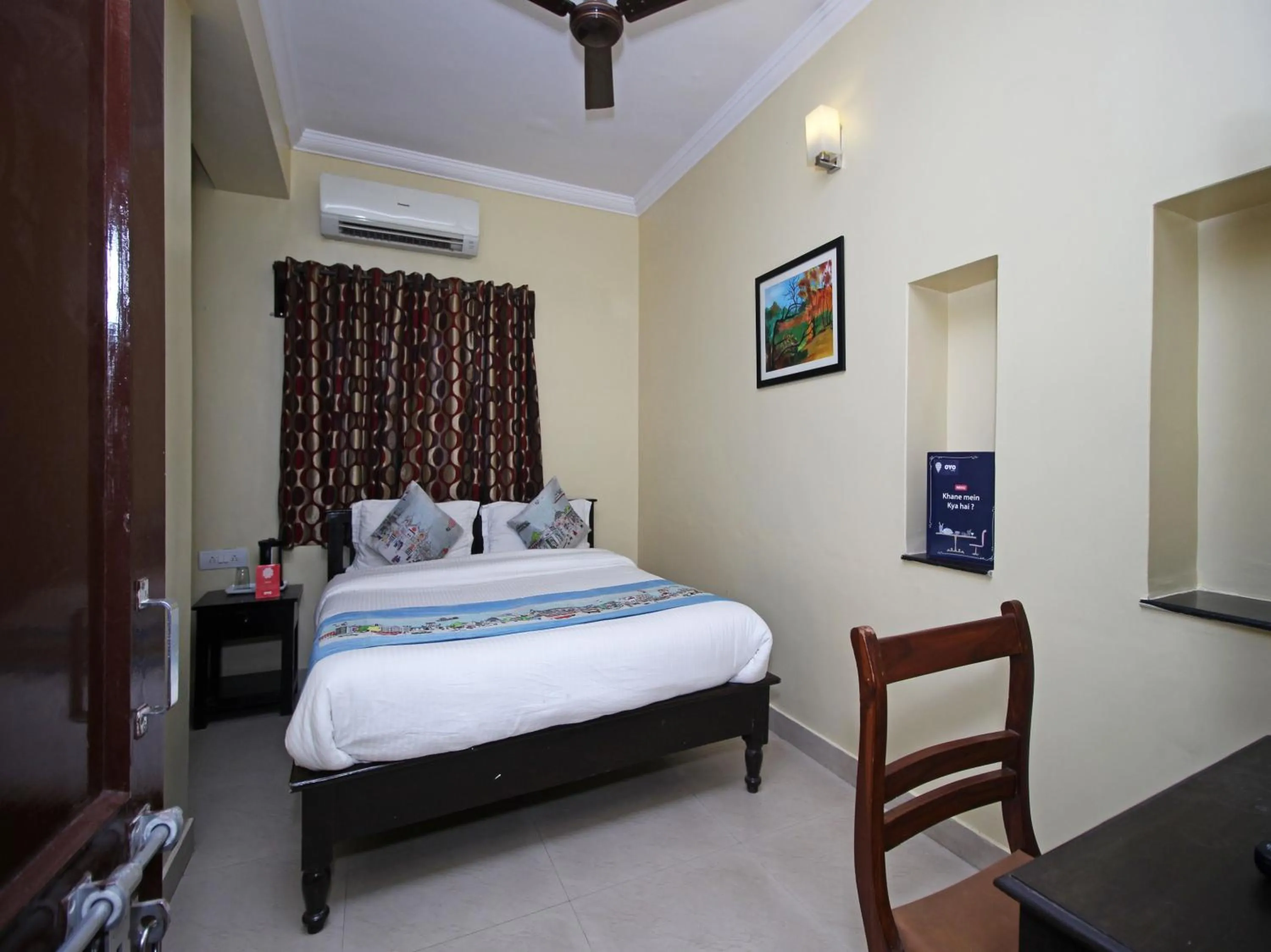 Bedroom, Bed in Hotel Ajit Mansion