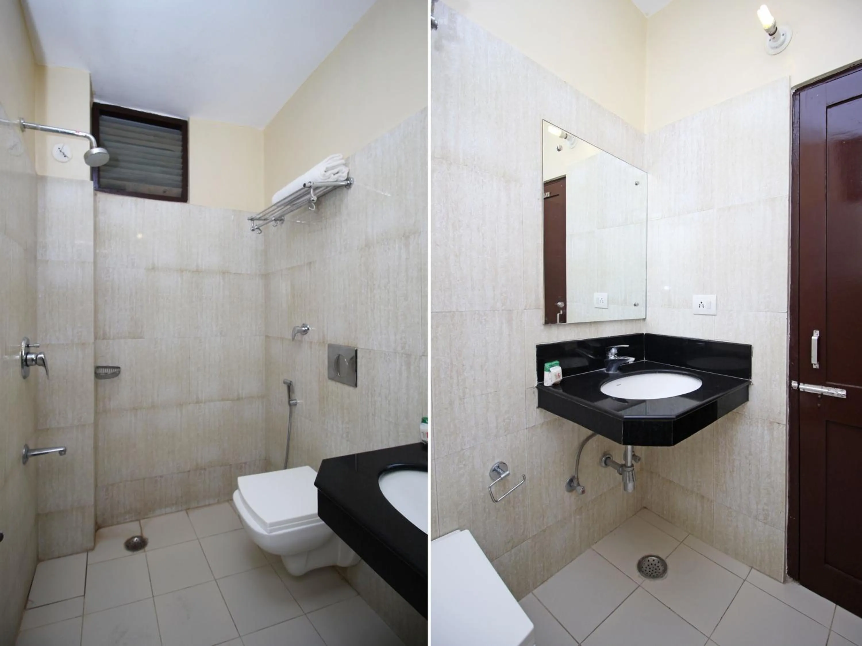 Bathroom in Hotel Ajit Mansion