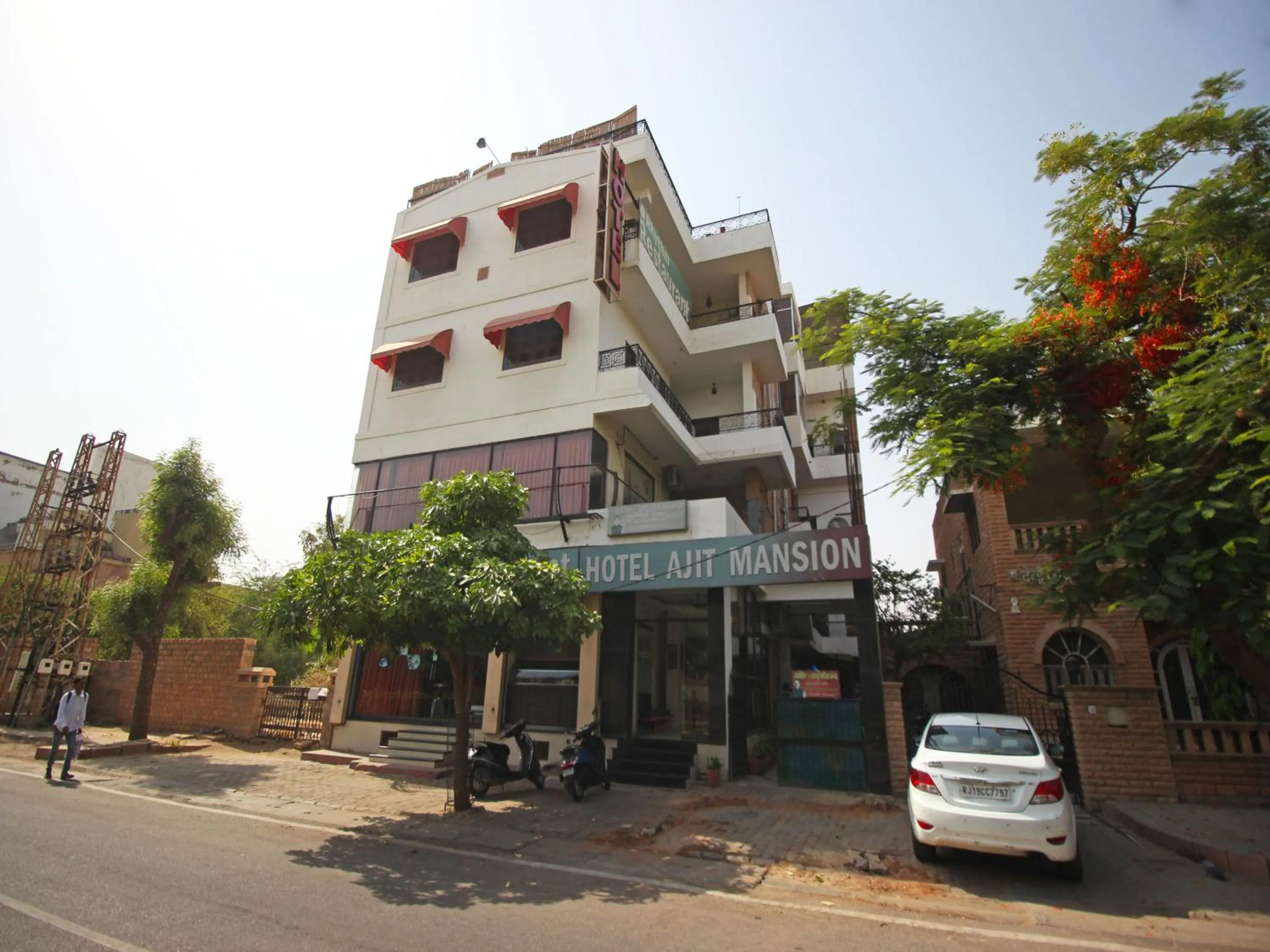 Facade/entrance in Hotel Ajit Mansion