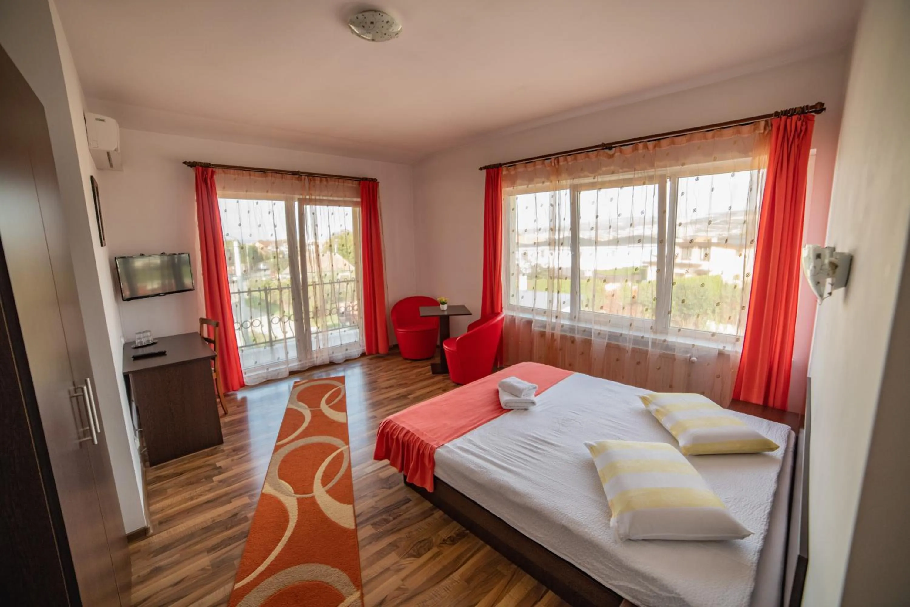 Photo of the whole room, Bed in Pensiunea Zbor