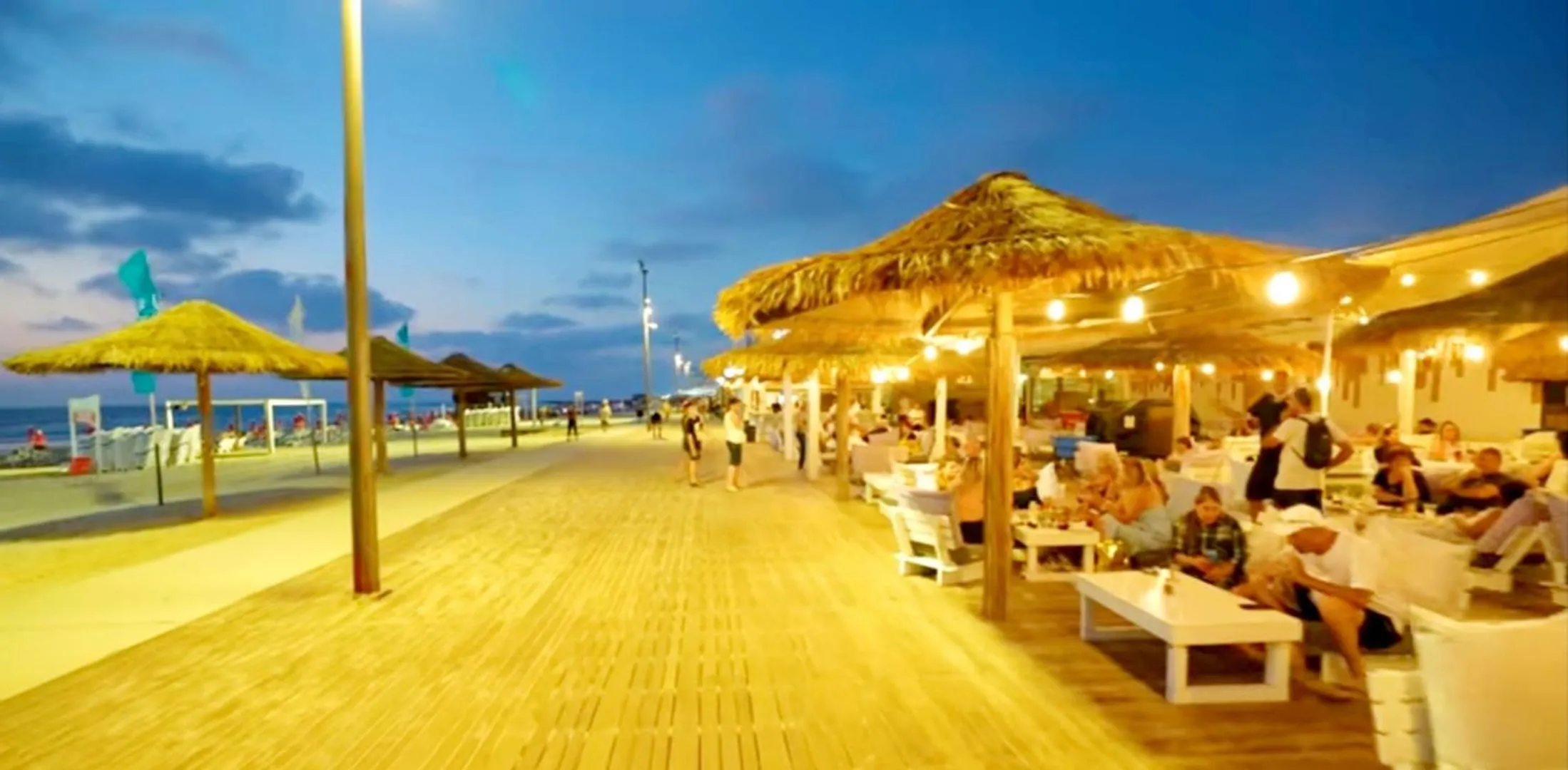 Restaurant/places to eat in Apart Hotel TLV/Bat Yam Beach Front 1207