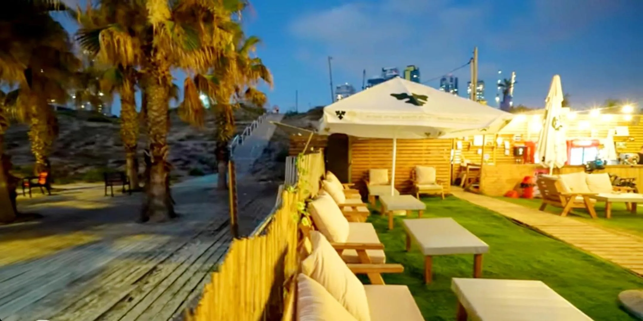 Restaurant/places to eat in Apart Hotel TLV/Bat Yam Beach Front 1207