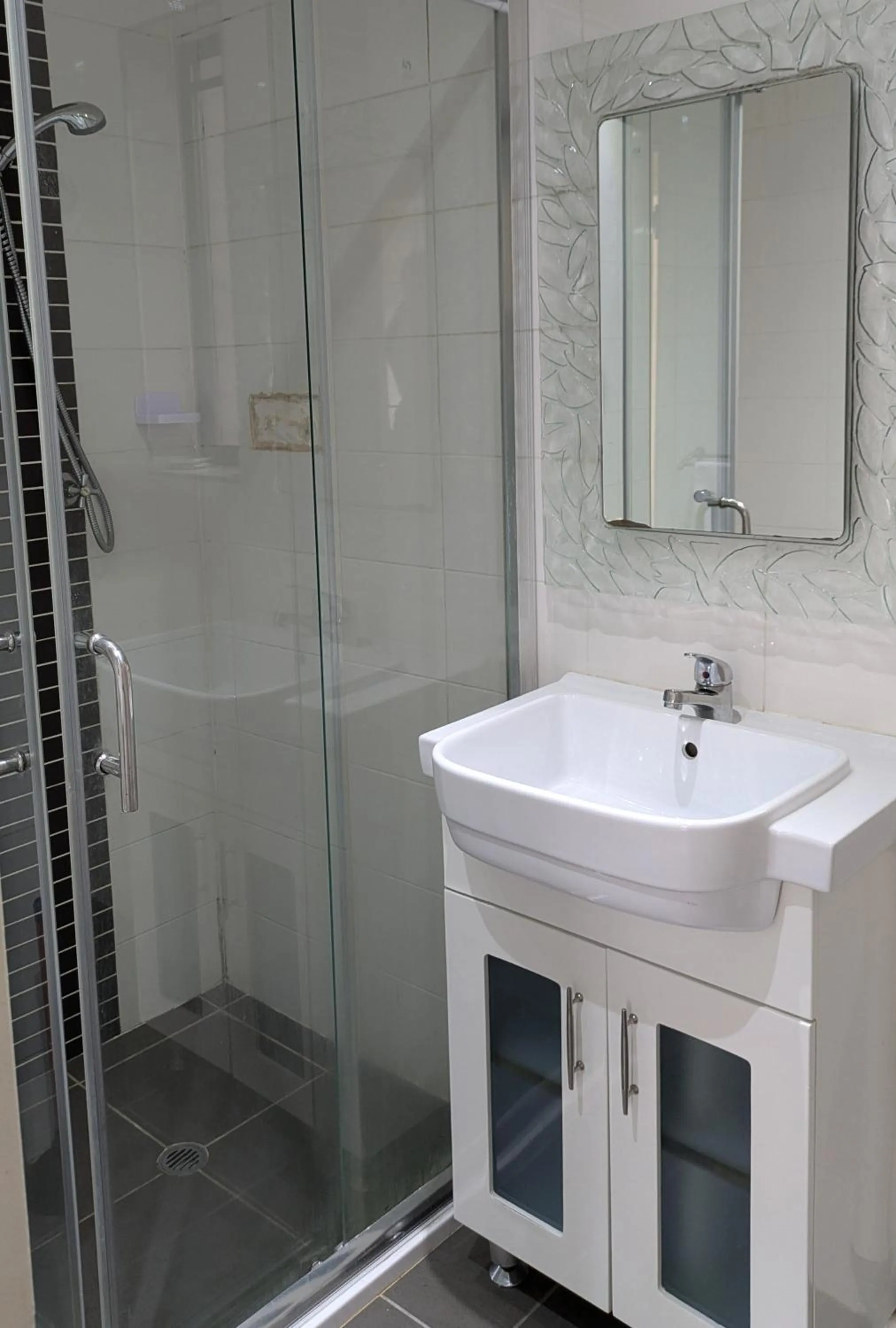 Bathroom in The Swiss Motel