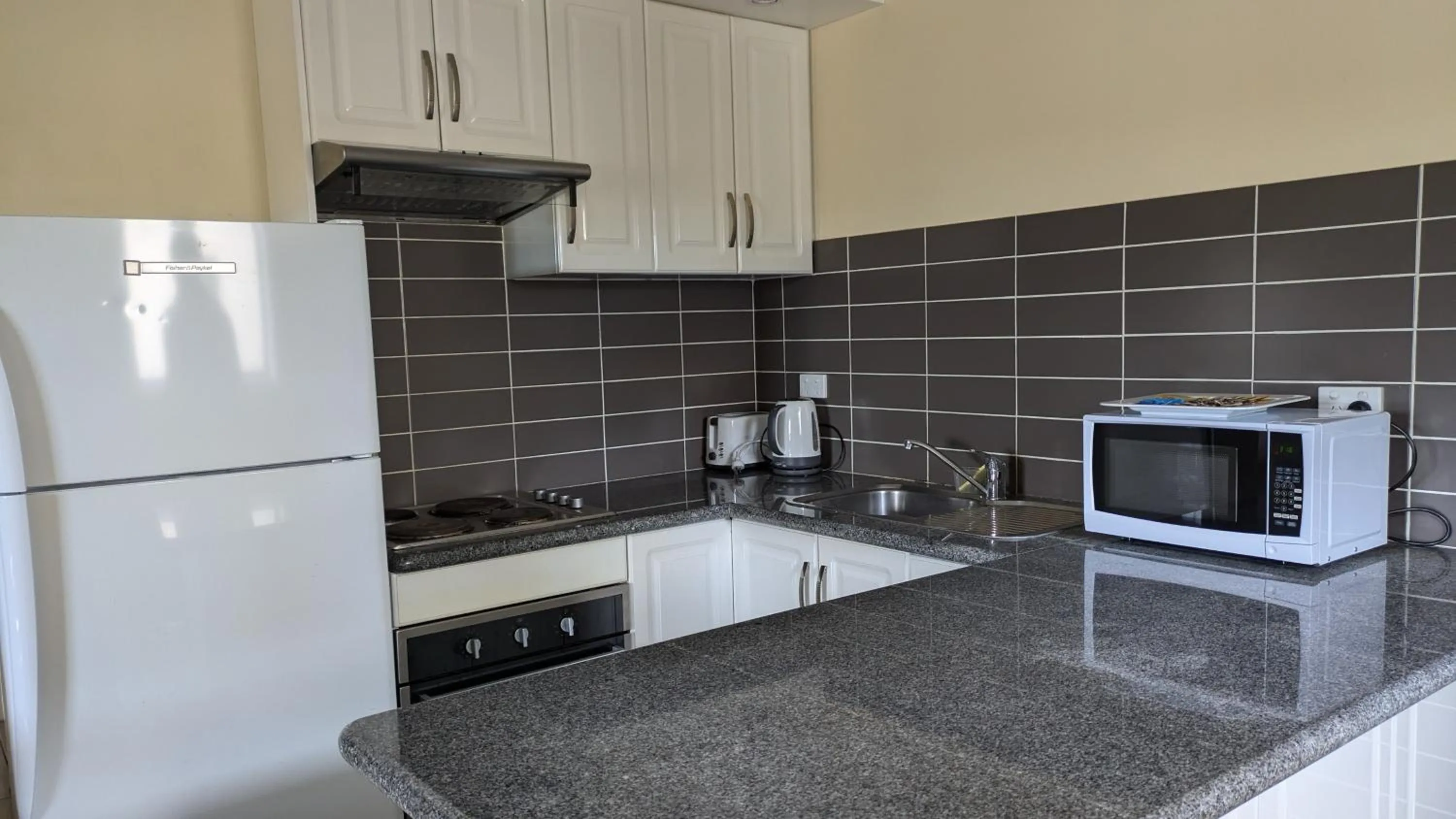 Kitchen or kitchenette in The Swiss Motel