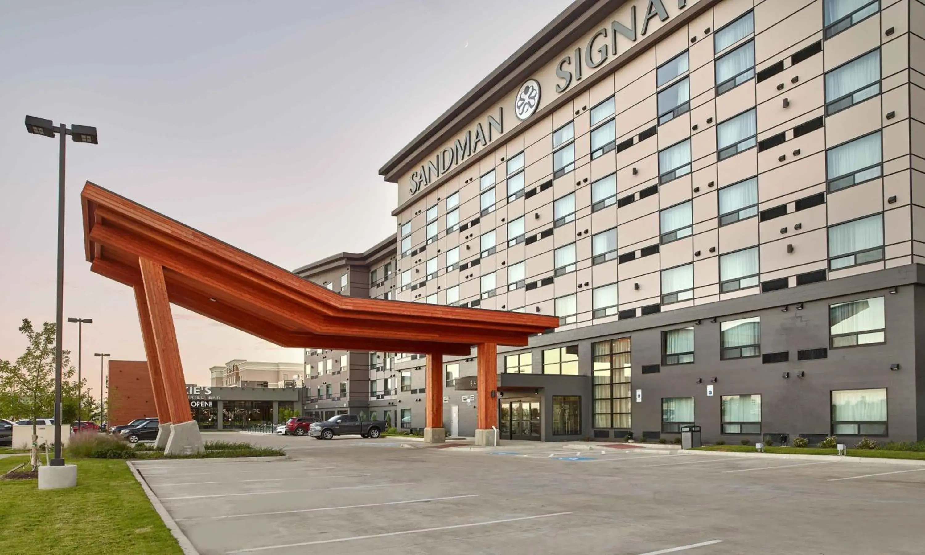 Property building in Sandman Signature Plano-Frisco Hotel Property building in Sandman Signature Plano-Frisco Hotel