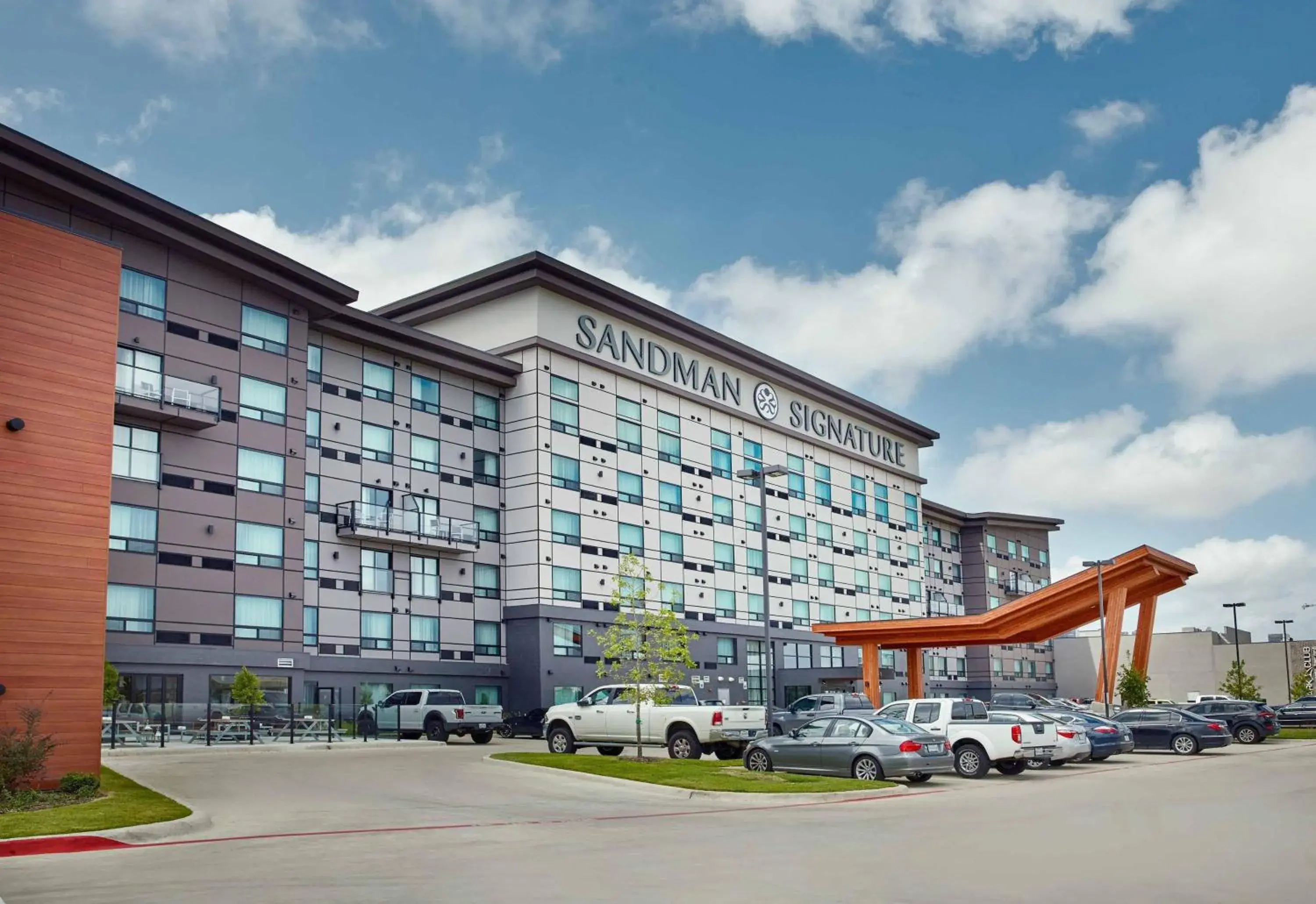 Property building in Sandman Signature Plano-Frisco Hotel Property building in Sandman Signature Plano-Frisco Hotel