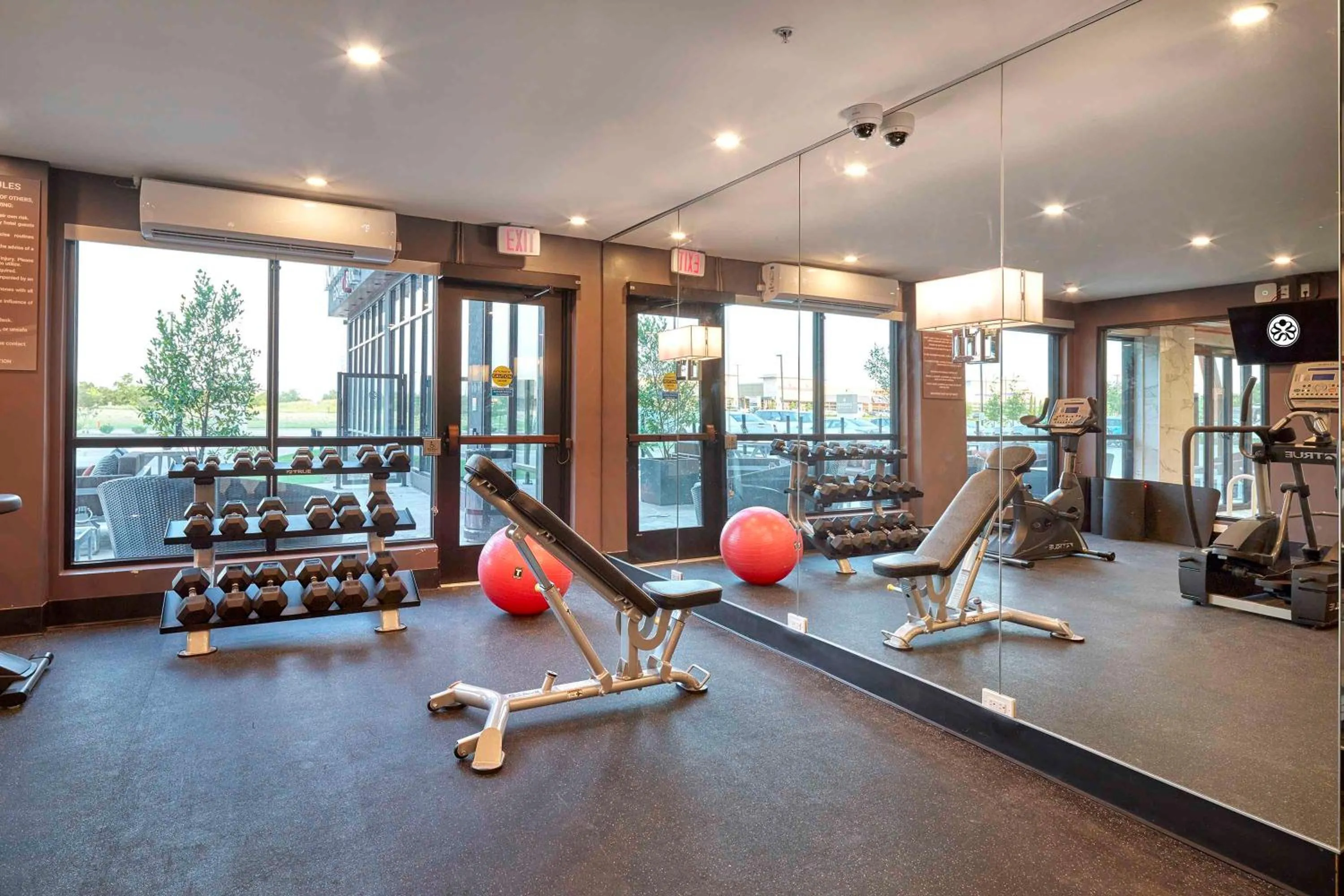 Fitness centre/facilities in Sandman Signature Plano-Frisco Hotel
