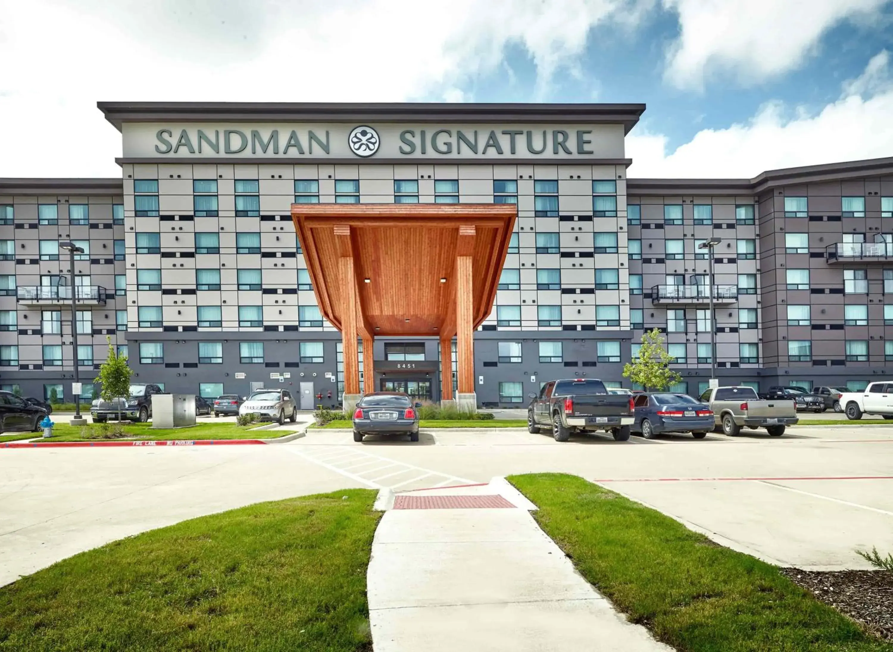 Property building in Sandman Signature Plano-Frisco Hotel Property building in Sandman Signature Plano-Frisco Hotel