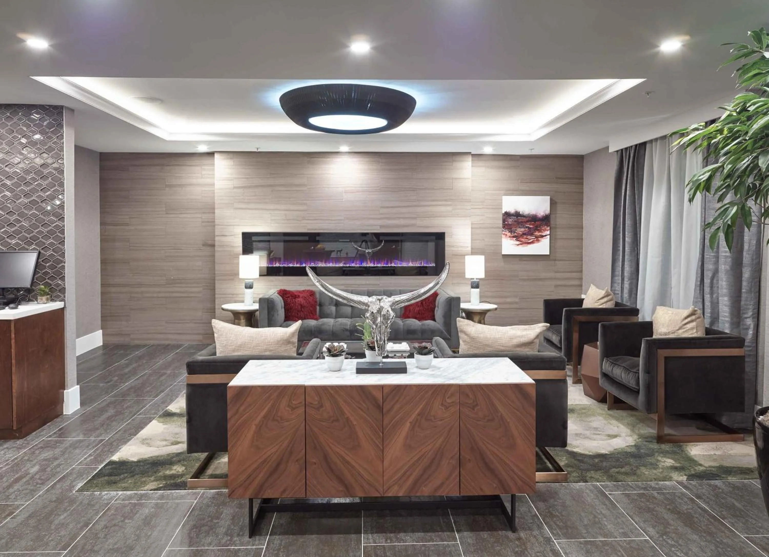 Lobby or reception in Sandman Signature Plano-Frisco Hotel