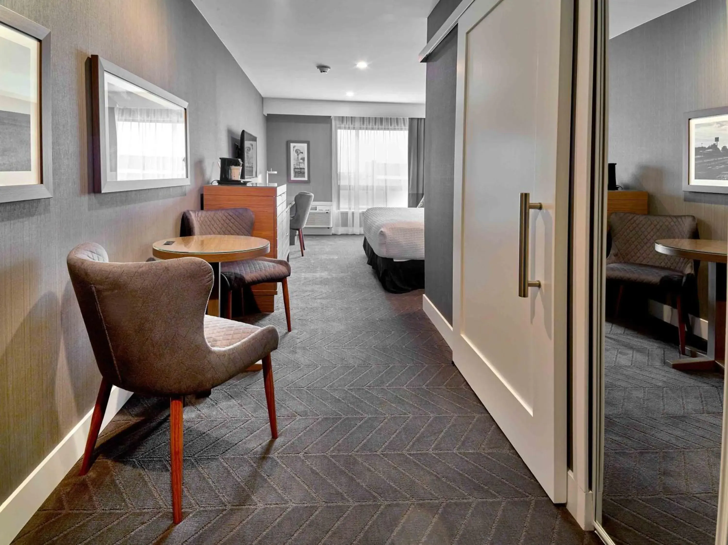 Photo of the whole room, Bed in Sandman Signature Plano-Frisco Hotel Photo of the whole room, Bed in Sandman Signature Plano-Frisco Hotel