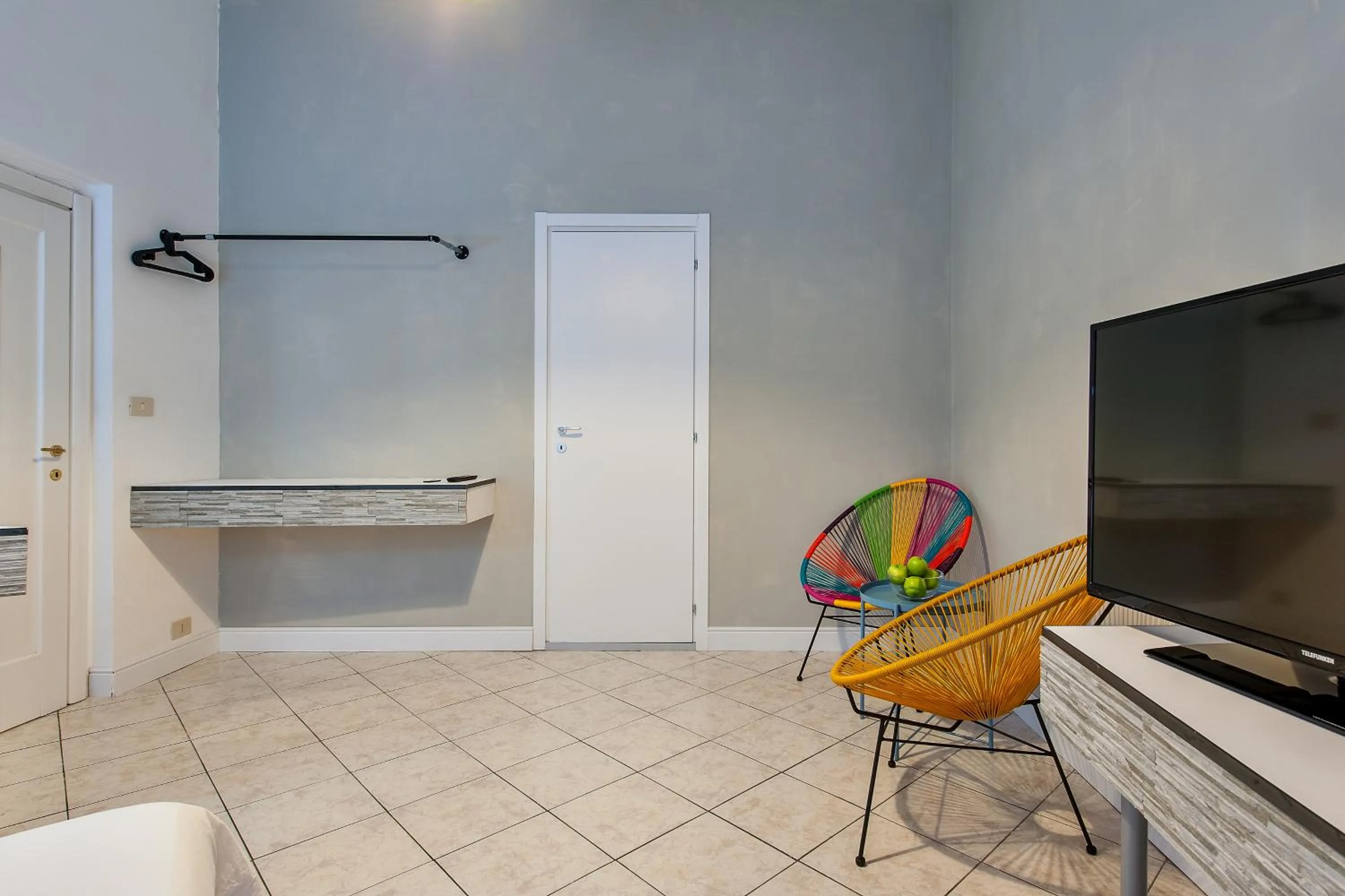 TV and multimedia in SmooRoomS Roma Ostiense