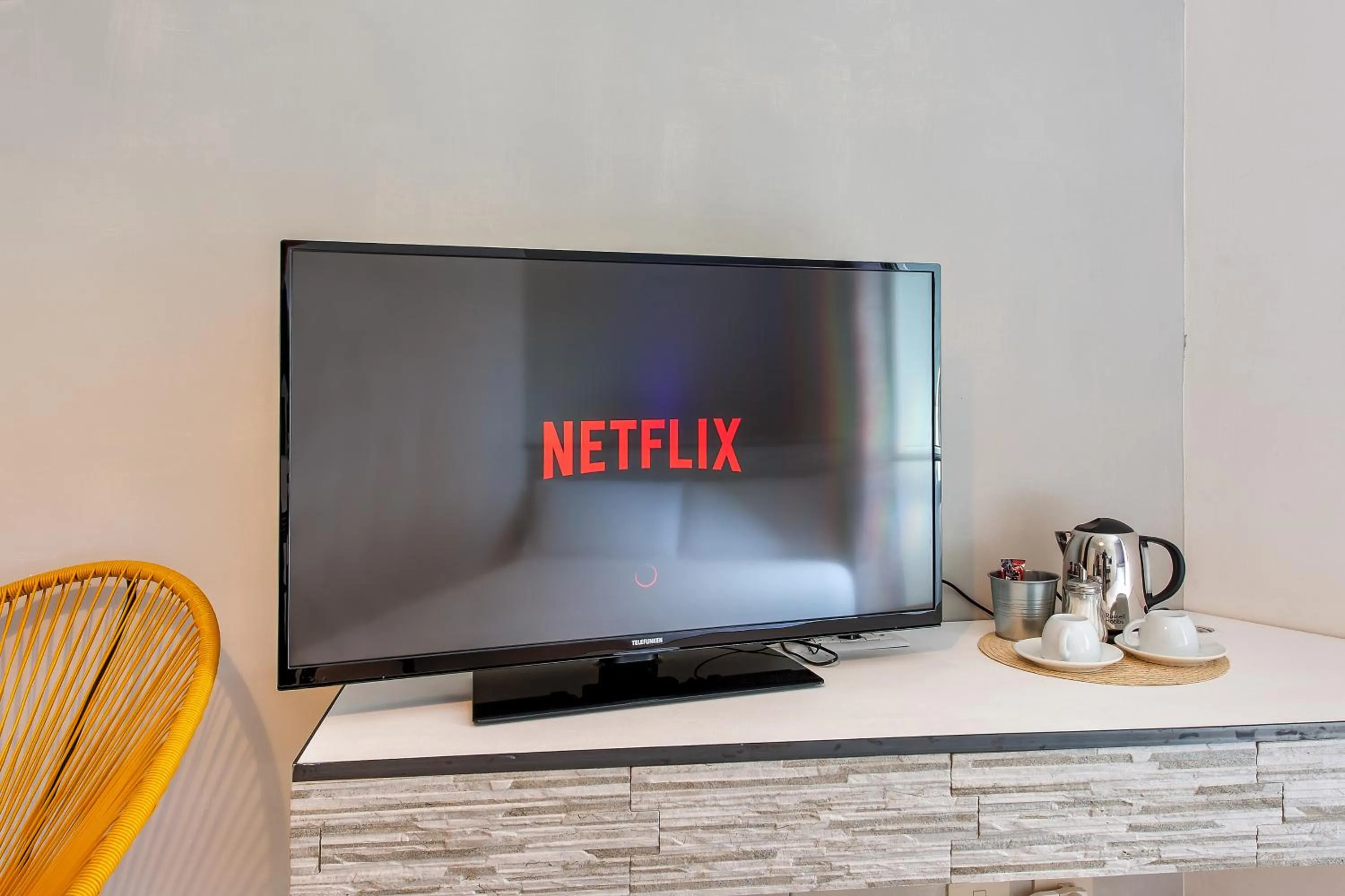 TV and multimedia in SmooRoomS Roma Ostiense