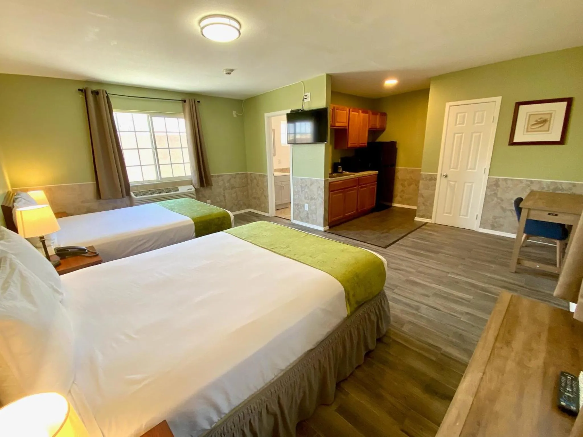Photo of the whole room, Bed in Europa Inn & Suites