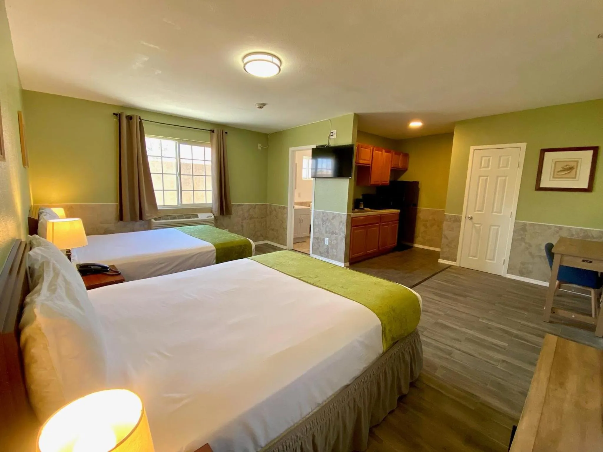 Photo of the whole room, Bed in Europa Inn & Suites