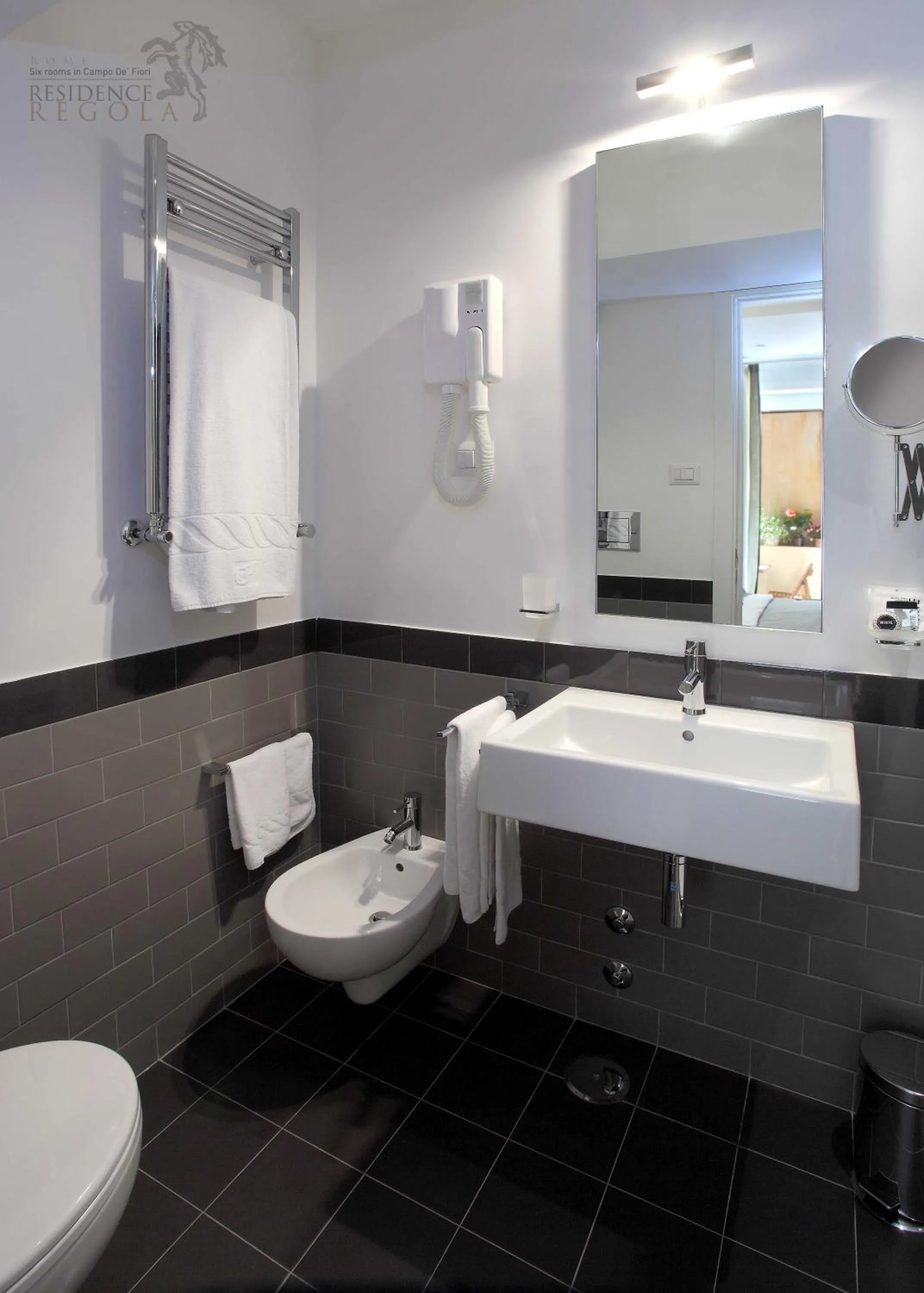 Bathroom in Residence Regola