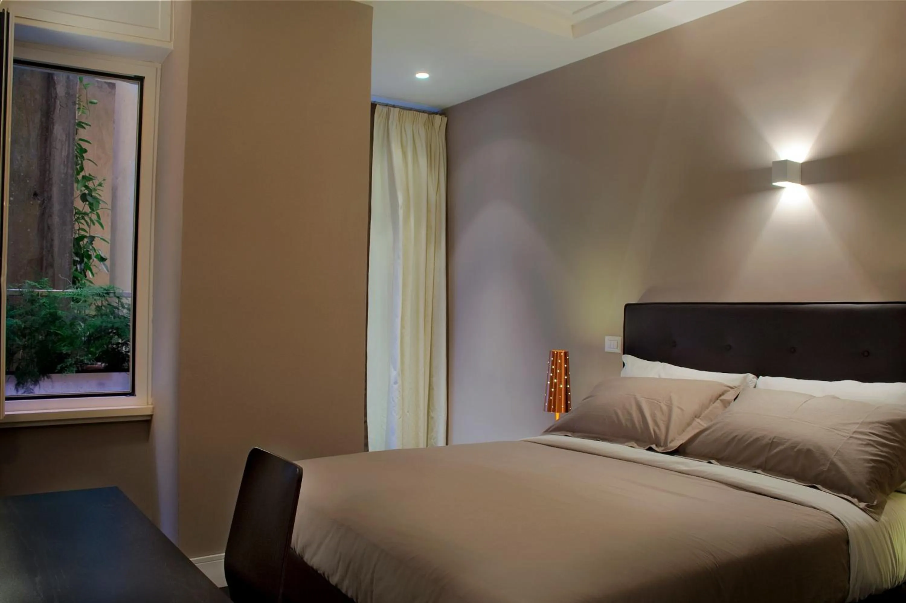 Photo of the whole room, Bed in Residence Regola