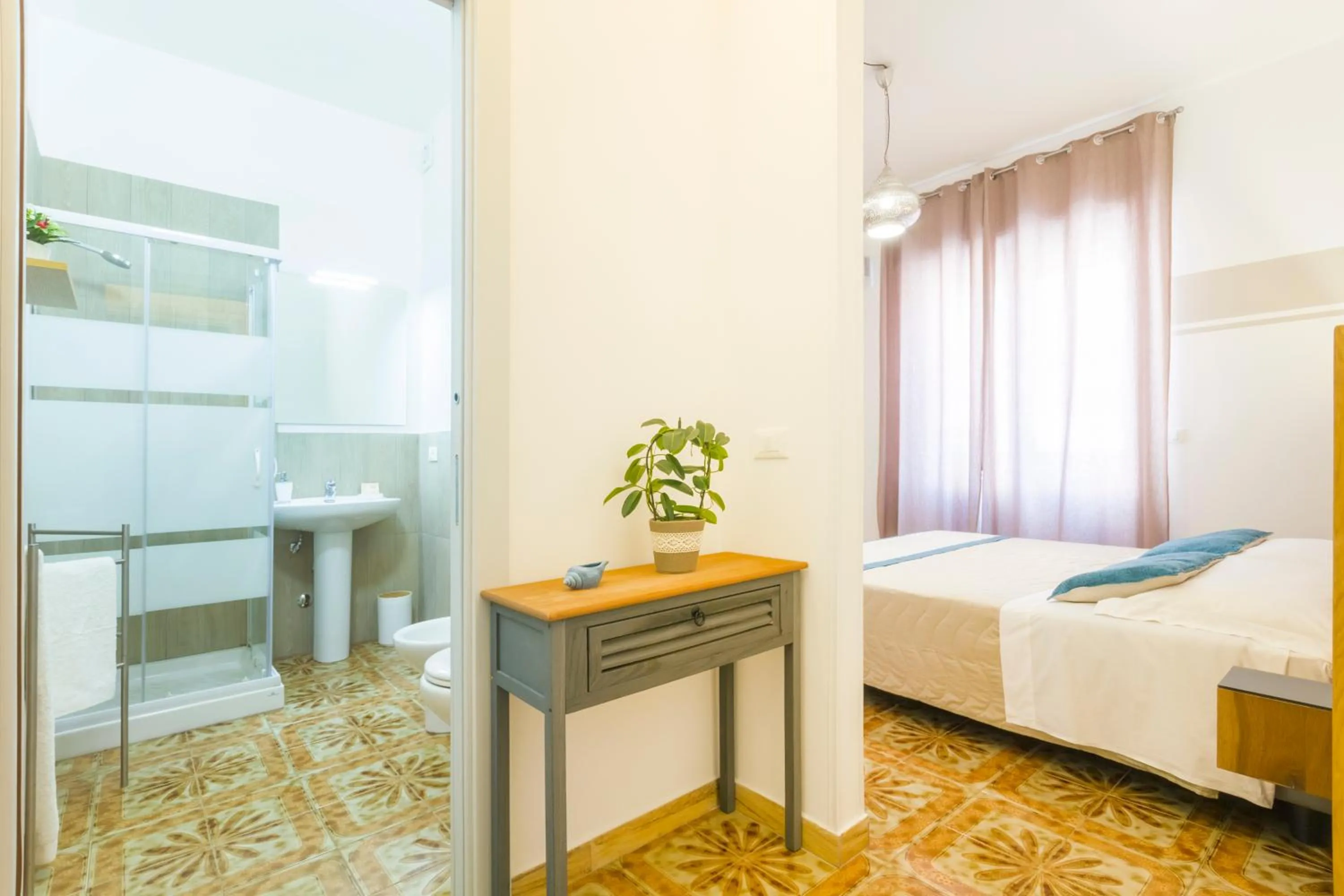 Bathroom, Bed in B&B Villa Ginevra