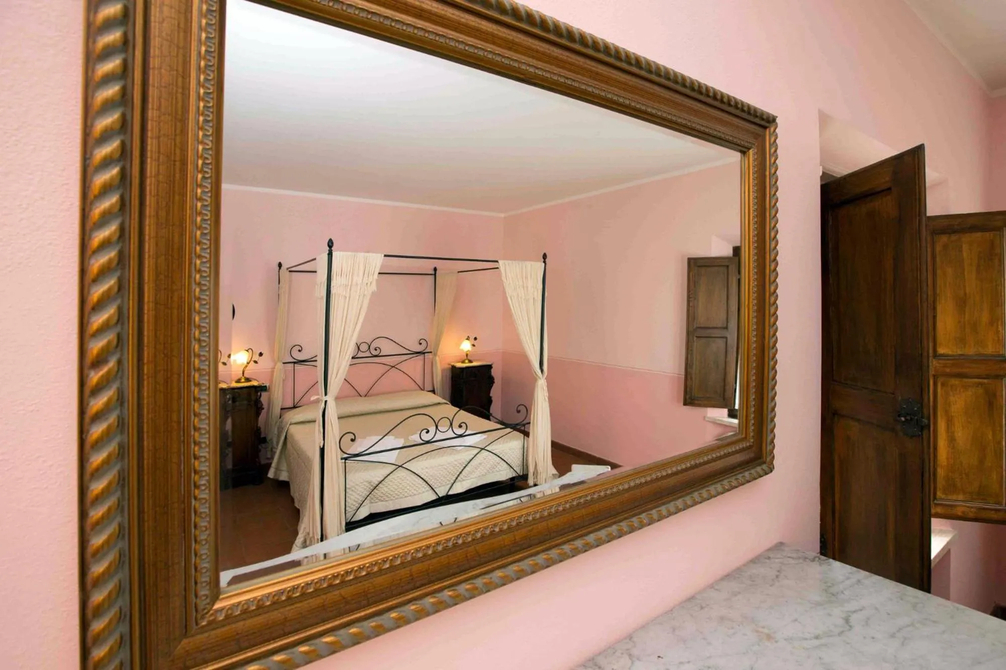 Photo of the whole room in Villa Brignole