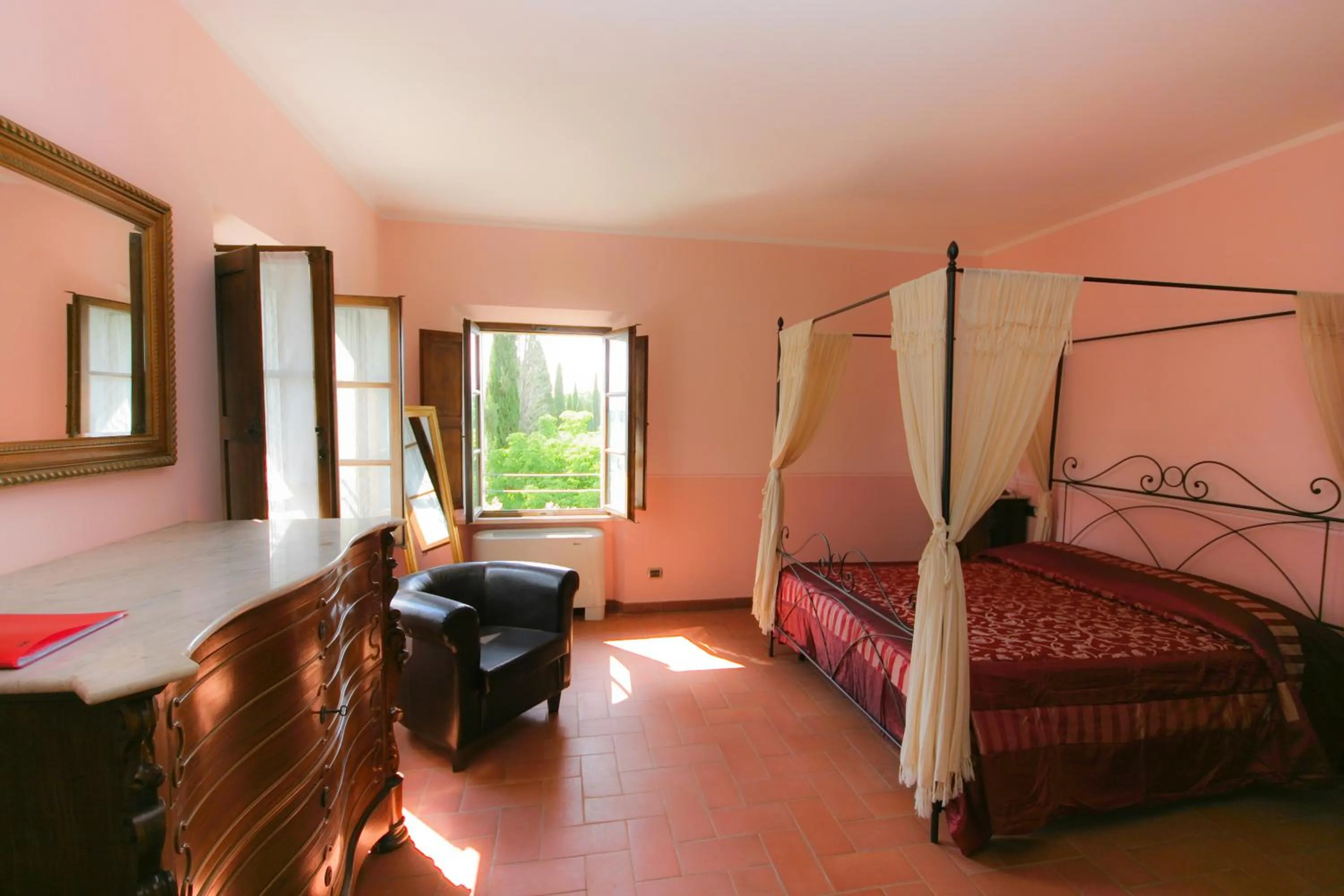 Photo of the whole room in Villa Brignole