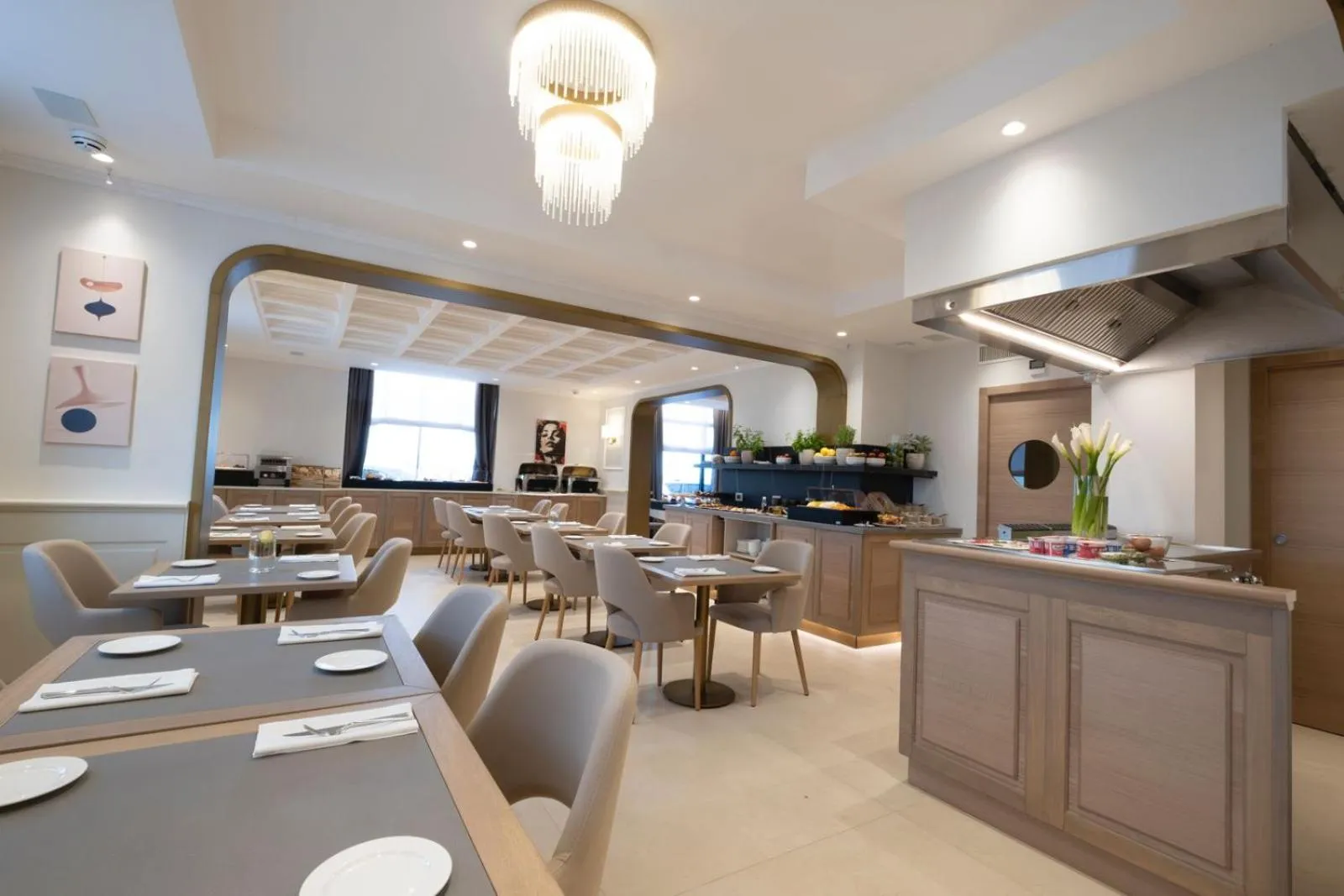 Restaurant/places to eat in Hotel Europa