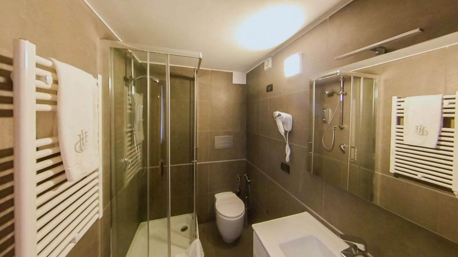 Shower in Hotel Europa