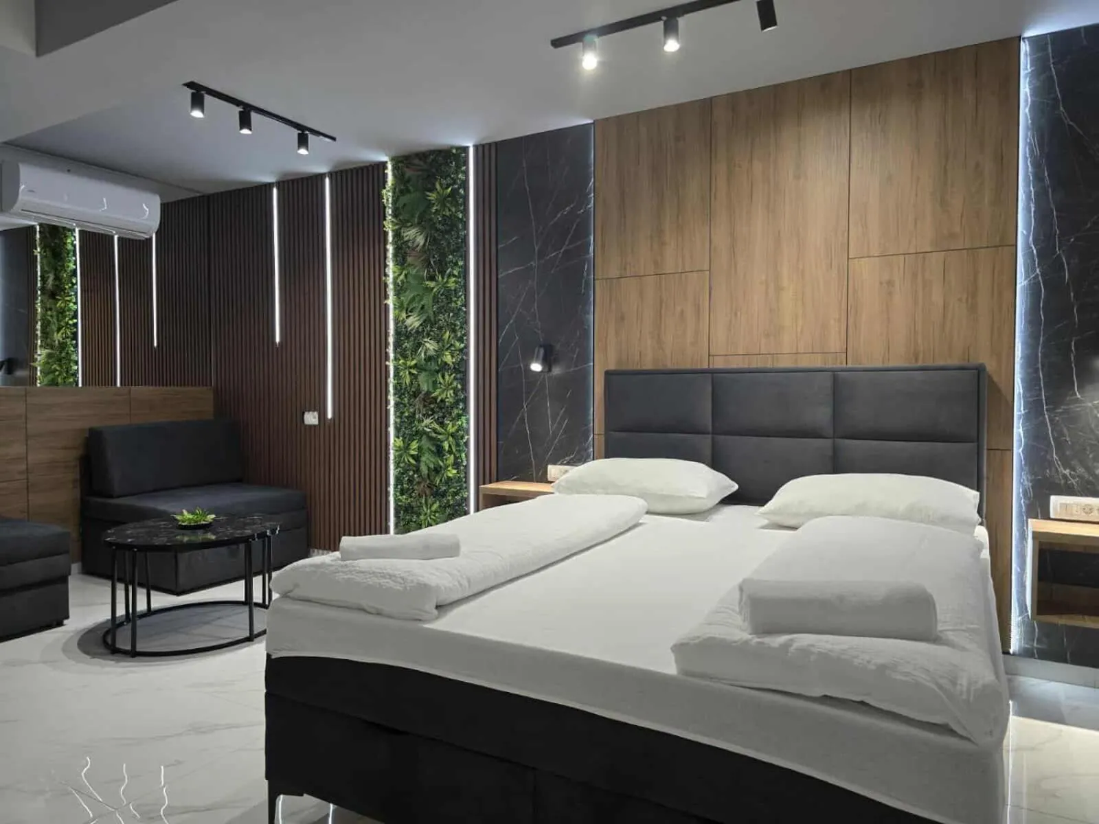 Deluxe Double Room in Hotel Villa Nadin