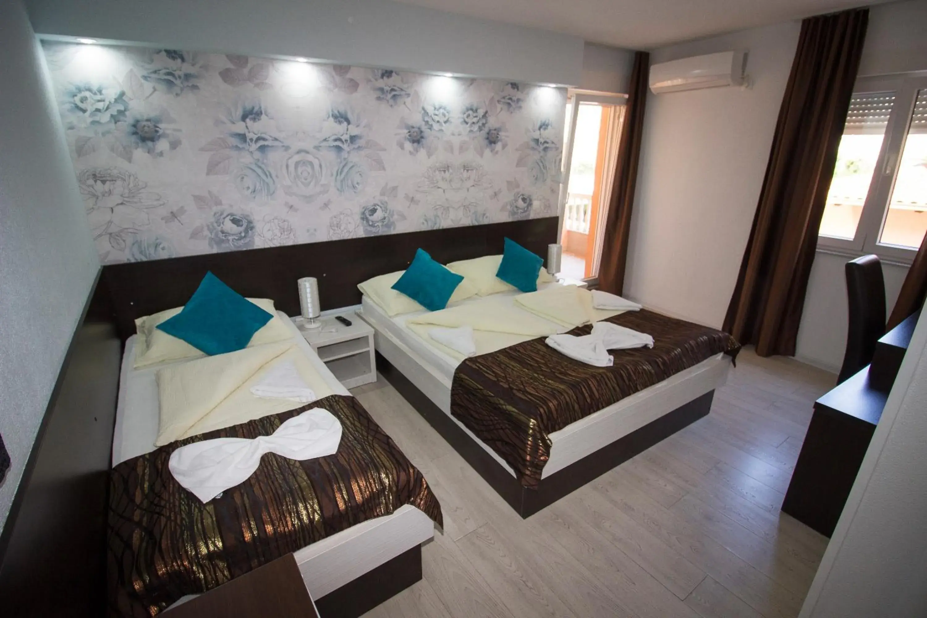 Deluxe Triple Room with Balcony in Hotel Villa Nadin Deluxe Triple Room with Balcony in Hotel Villa Nadin