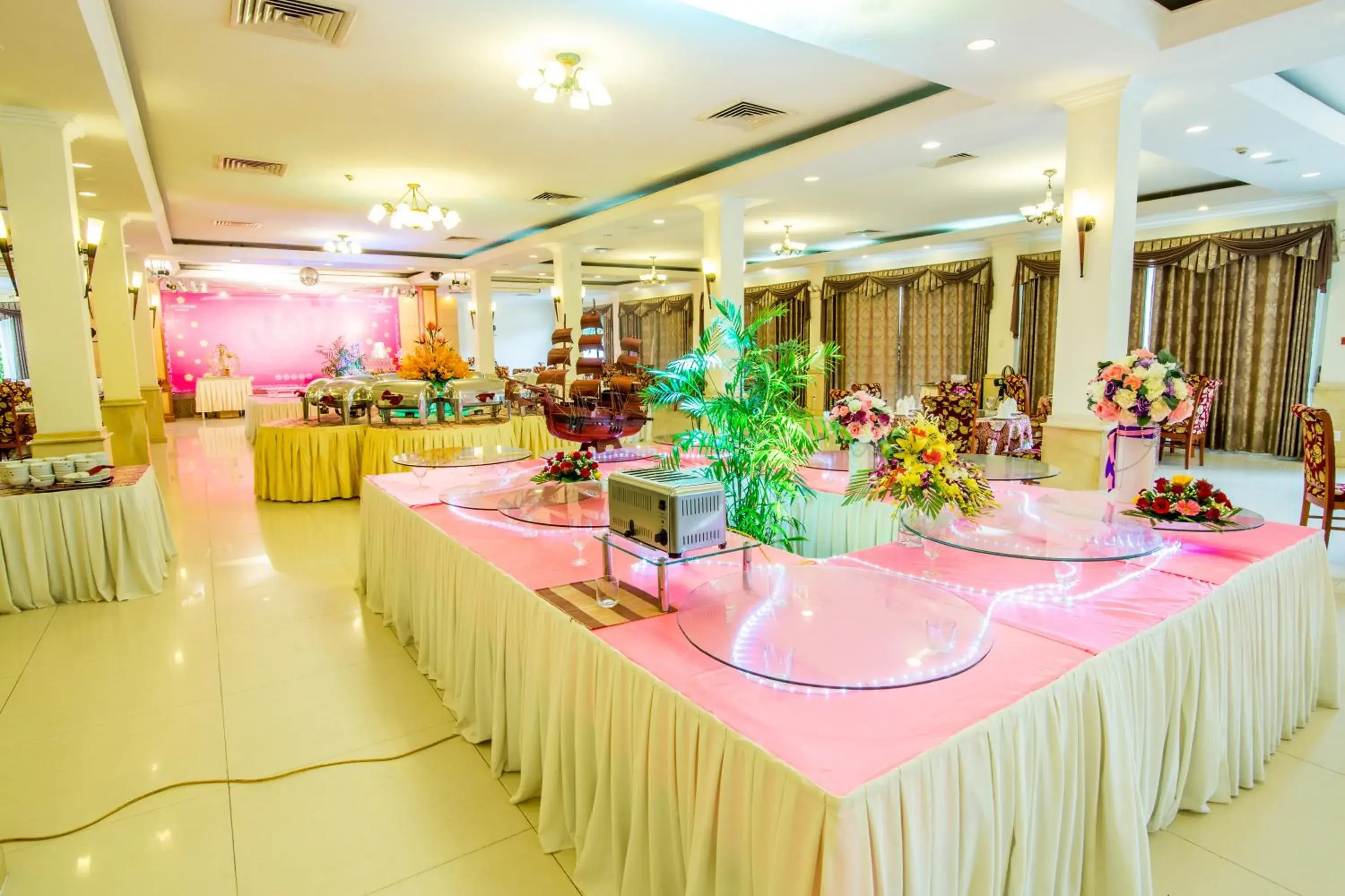 Restaurant/places to eat in Sai Gon Kim Lien Hotel Vinh City Restaurant/places to eat in Sai Gon Kim Lien Hotel Vinh City
