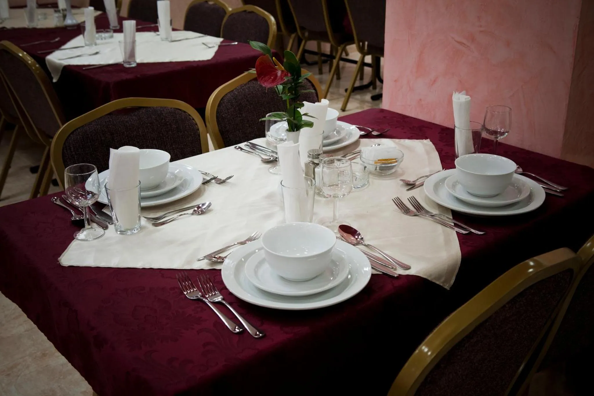 Restaurant/places to eat in Victoria Hotel