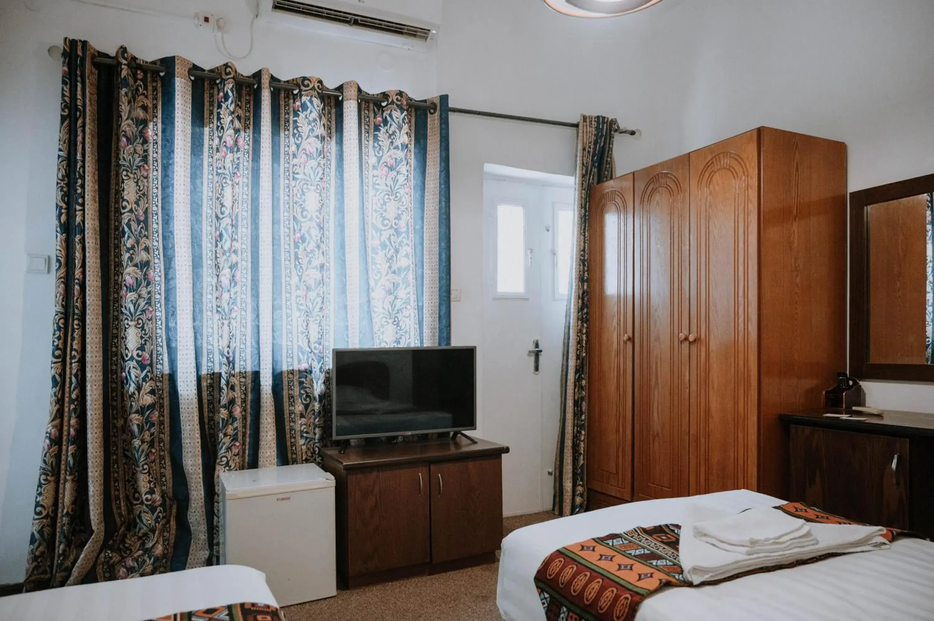 Bed in Victoria Hotel Bed in Victoria Hotel