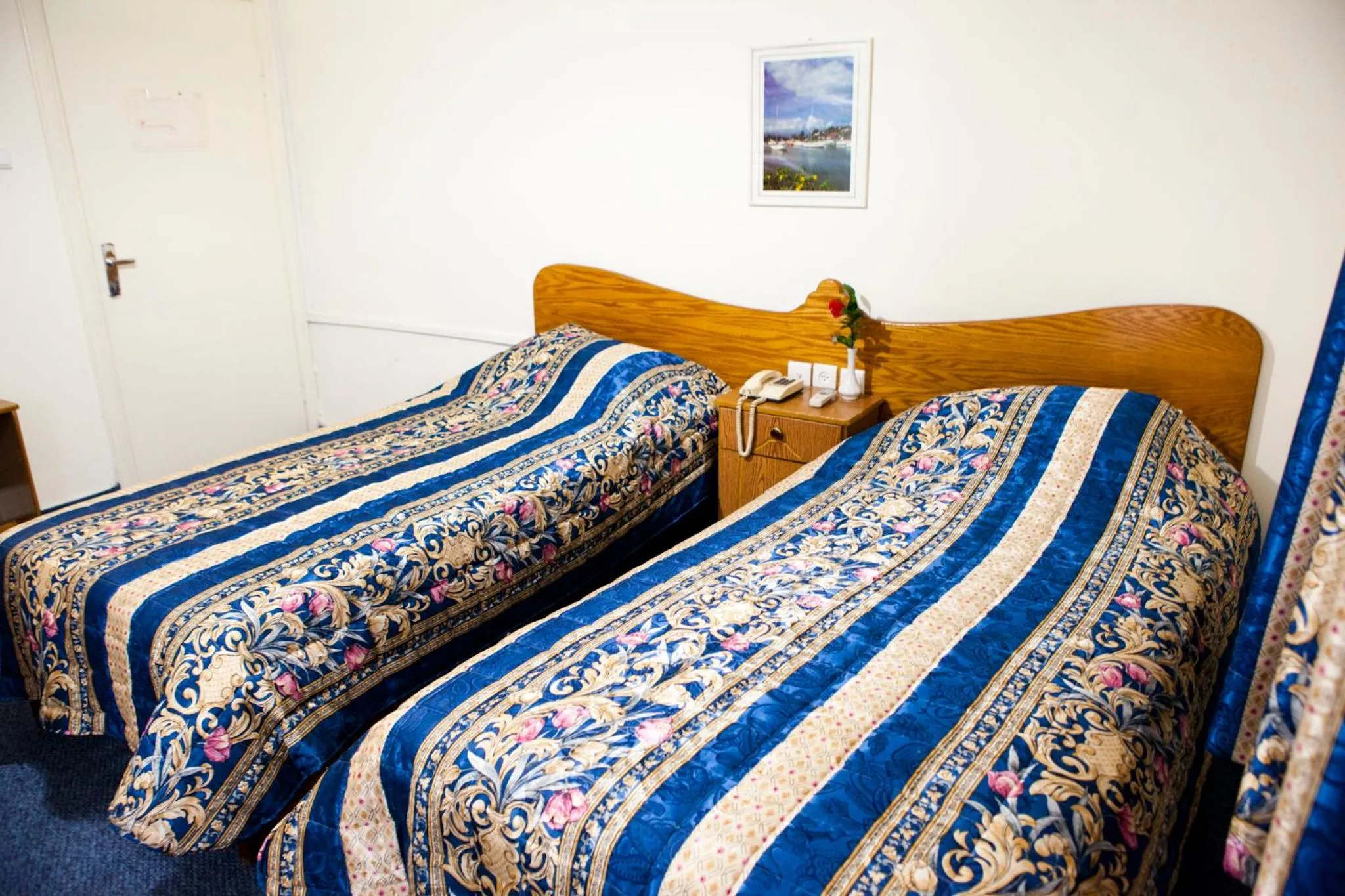 Photo of the whole room, Bed in Victoria Hotel