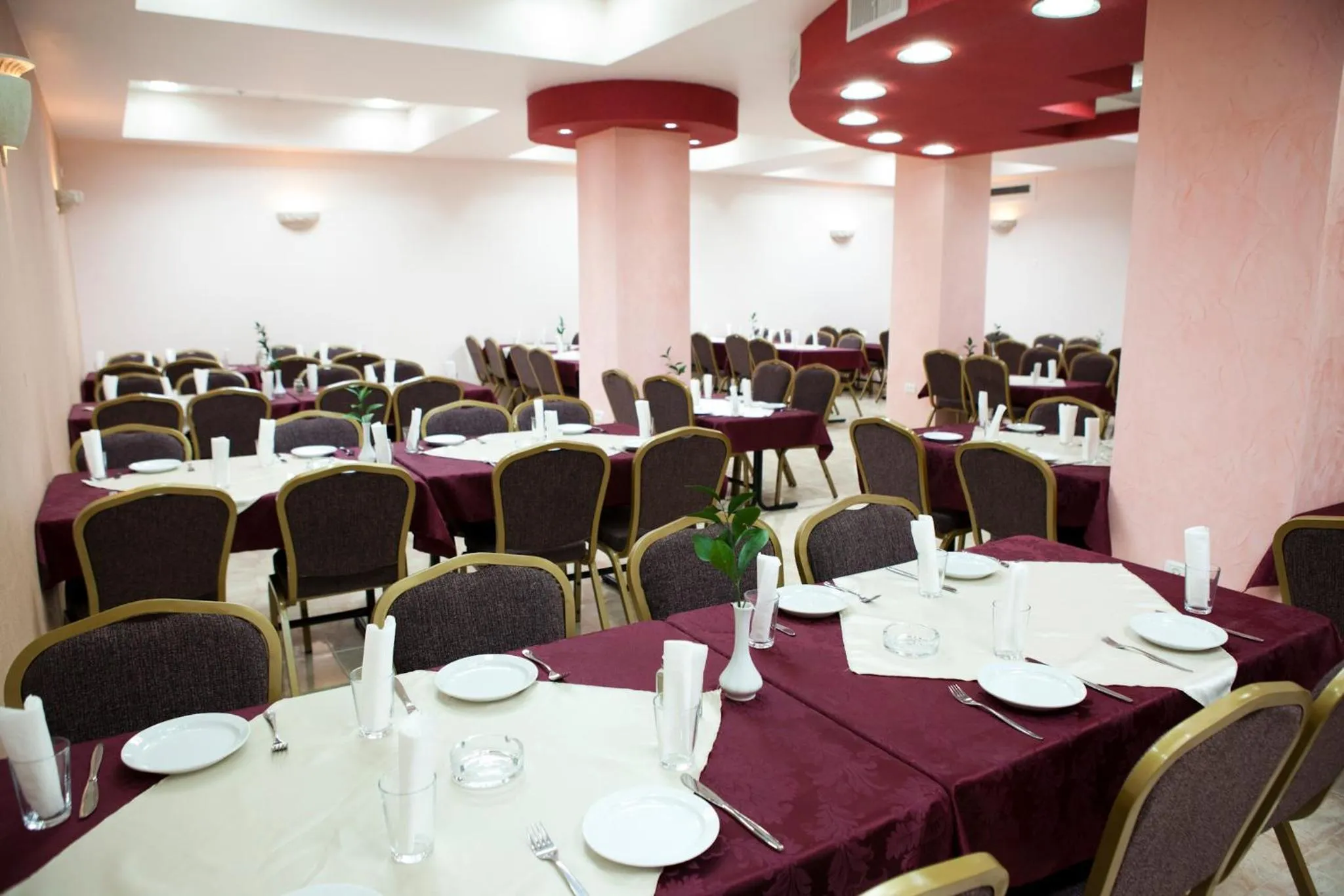 Restaurant/places to eat in Victoria Hotel