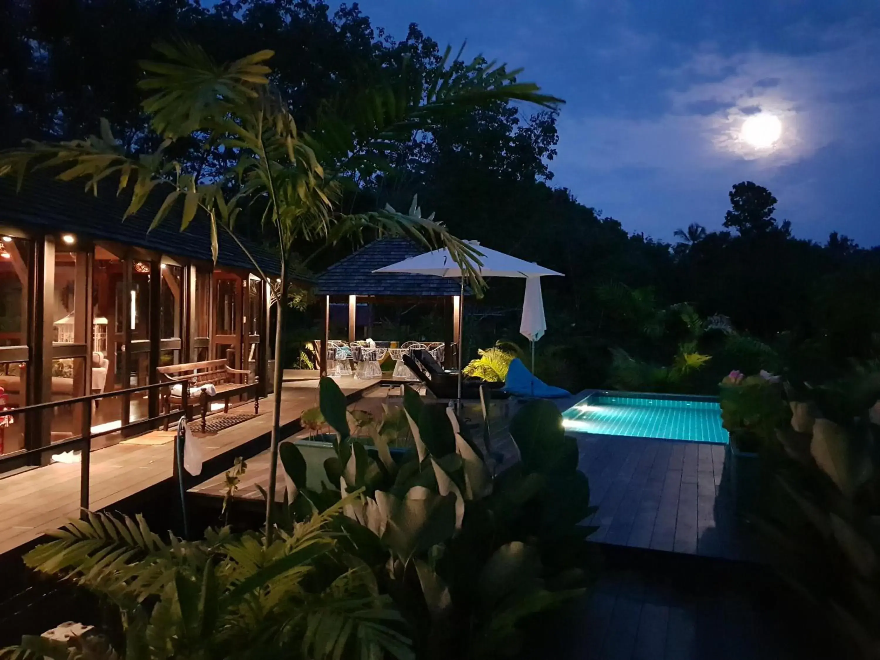 Garden view in Koyao Bay Pavilions - Beach Resort and Pool Villas Garden view in Koyao Bay Pavilions - Beach Resort and Pool Villas