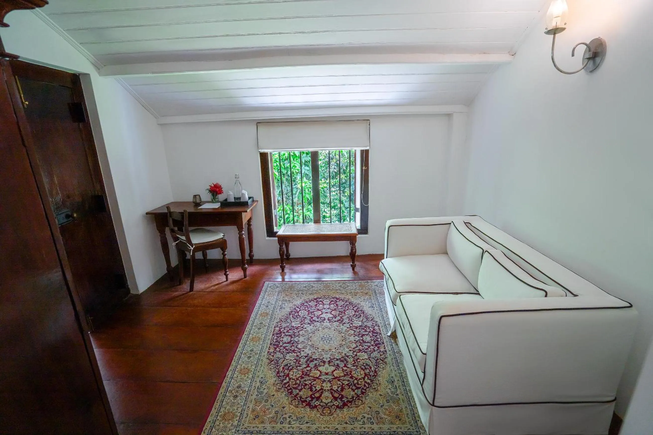 Photo of the whole room in Adigars Manor