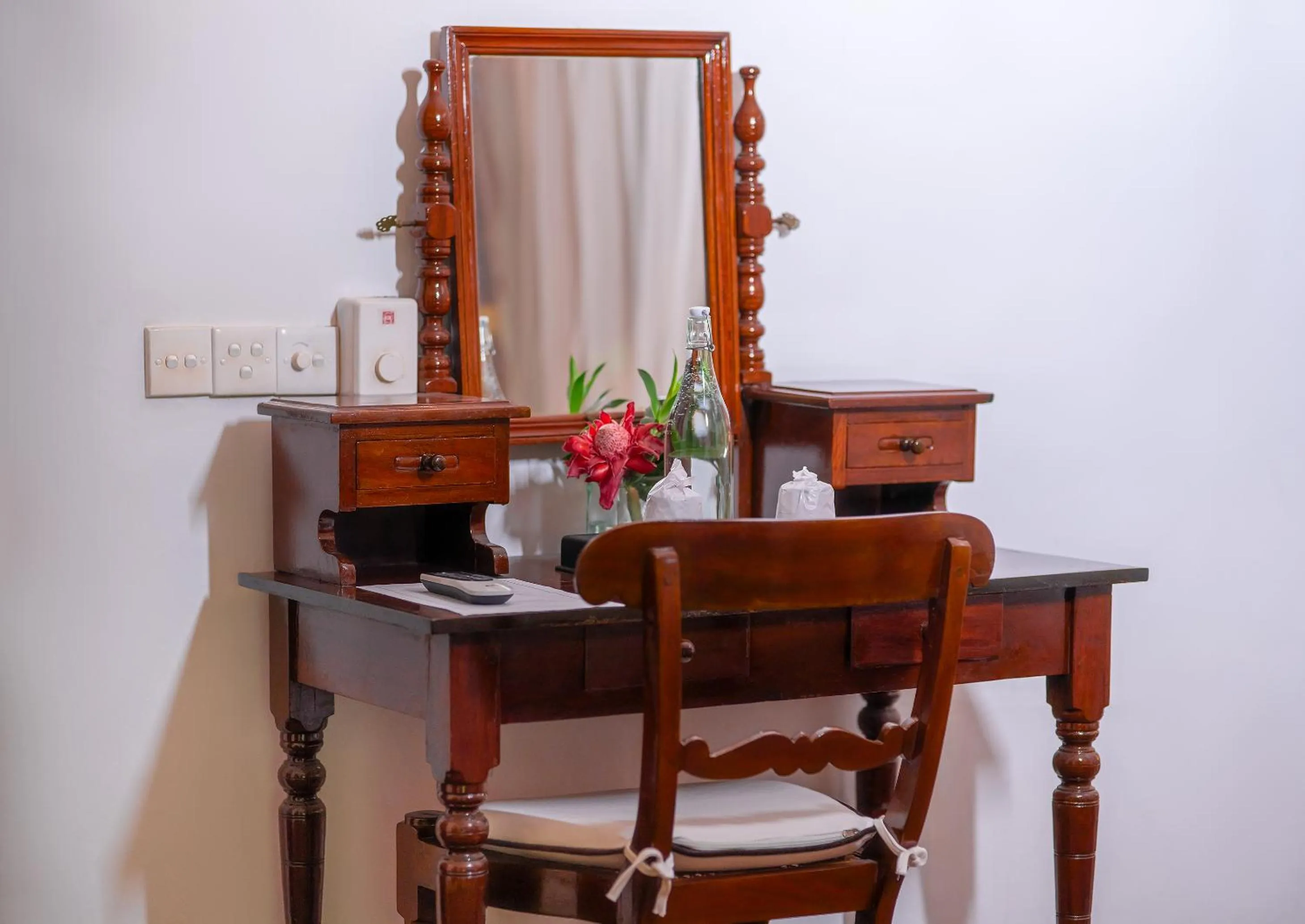 hair dresser in Adigars Manor