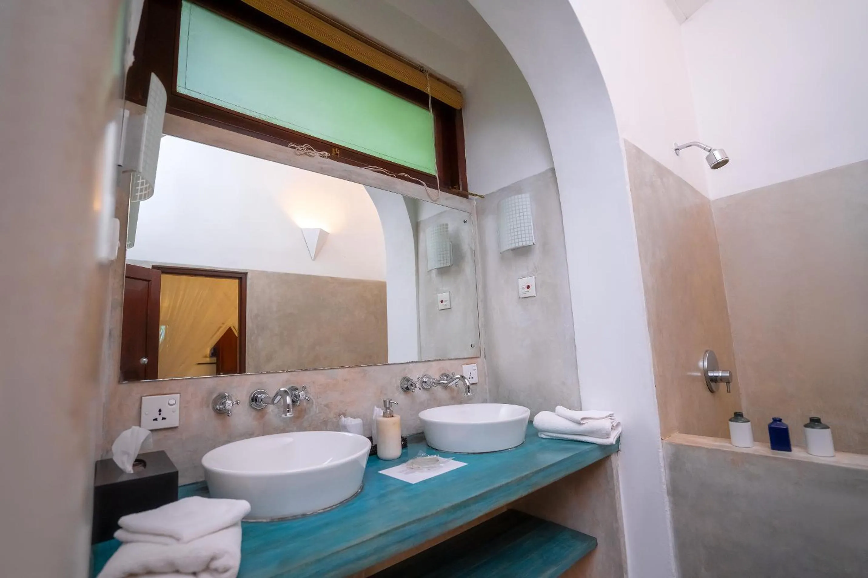 Shower in Adigars Manor