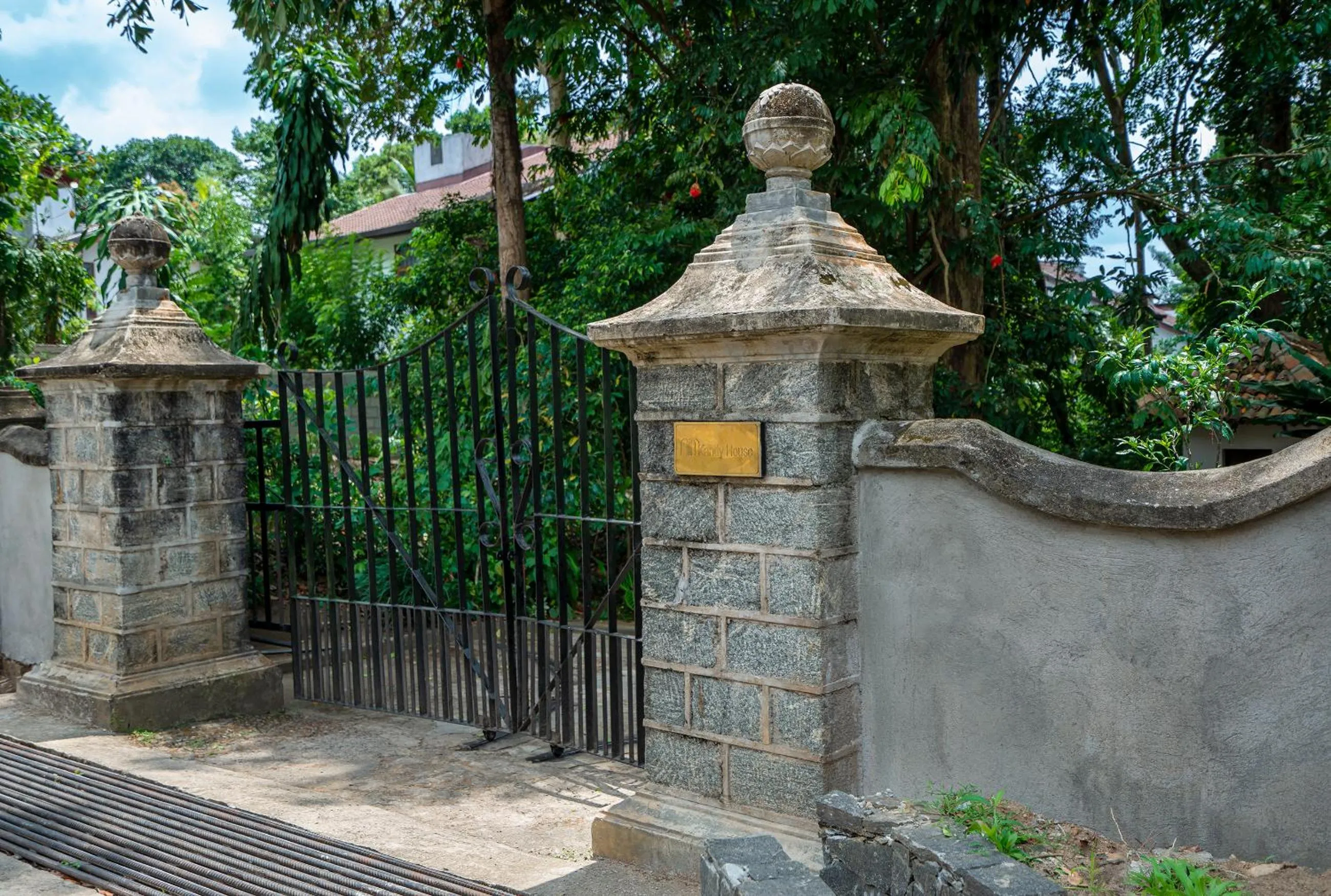 Facade/entrance in Adigars Manor