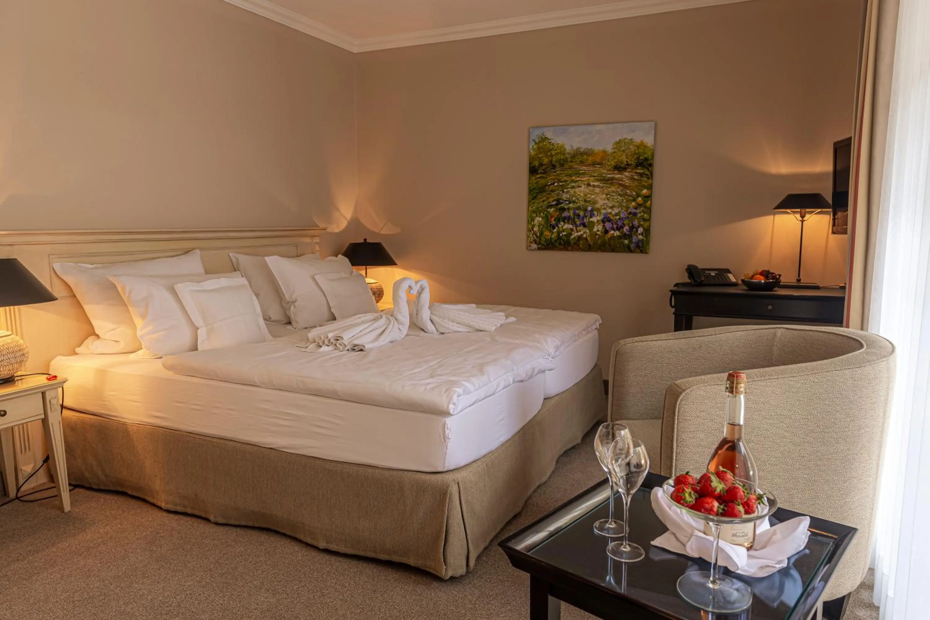 Bed in Strandhotel Fontana