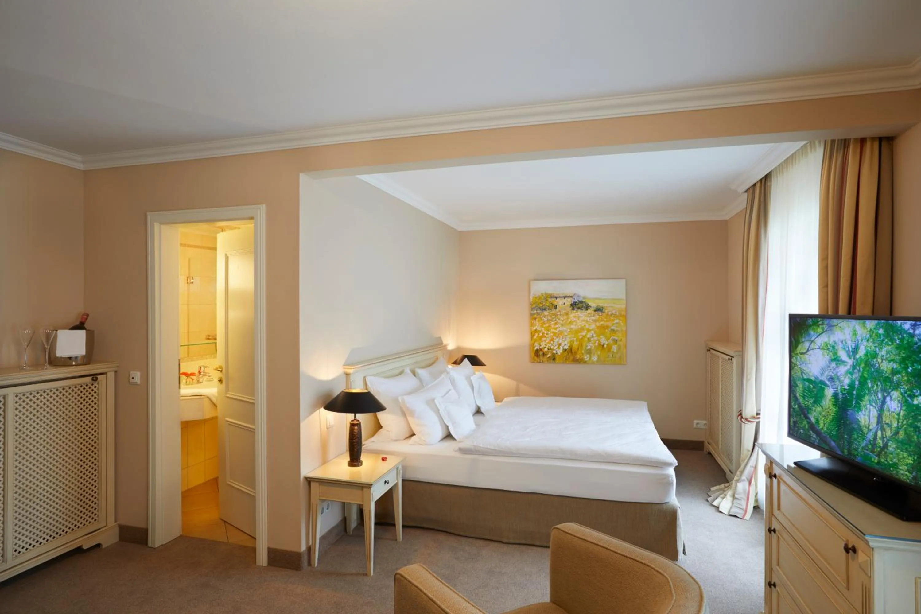 Bed in Strandhotel Fontana