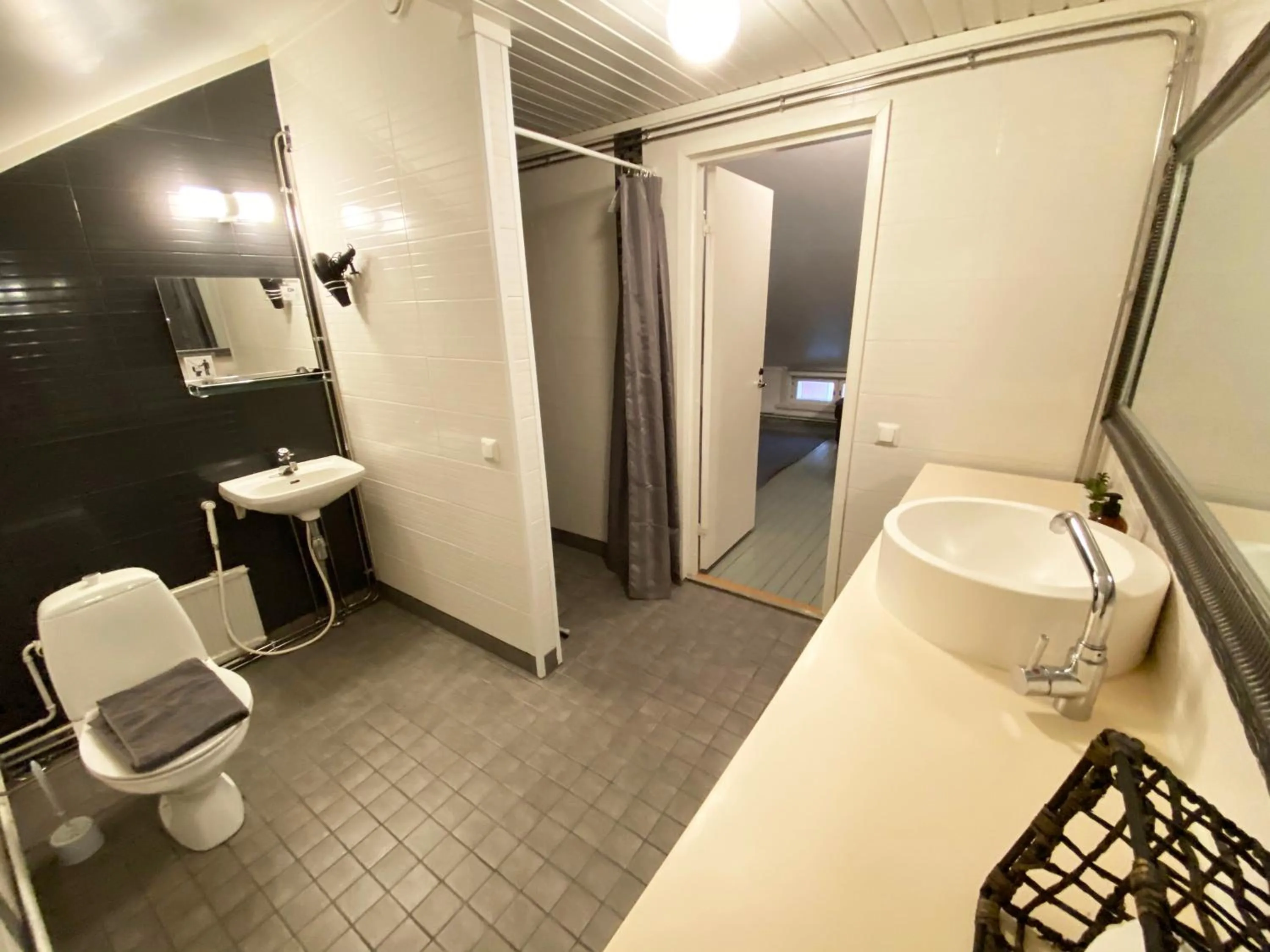 Bathroom in LAURI Historical Log House Manor