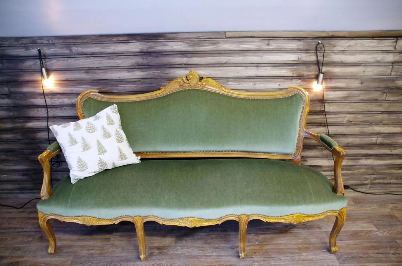 Seating area in LAURI Historical Log House Manor