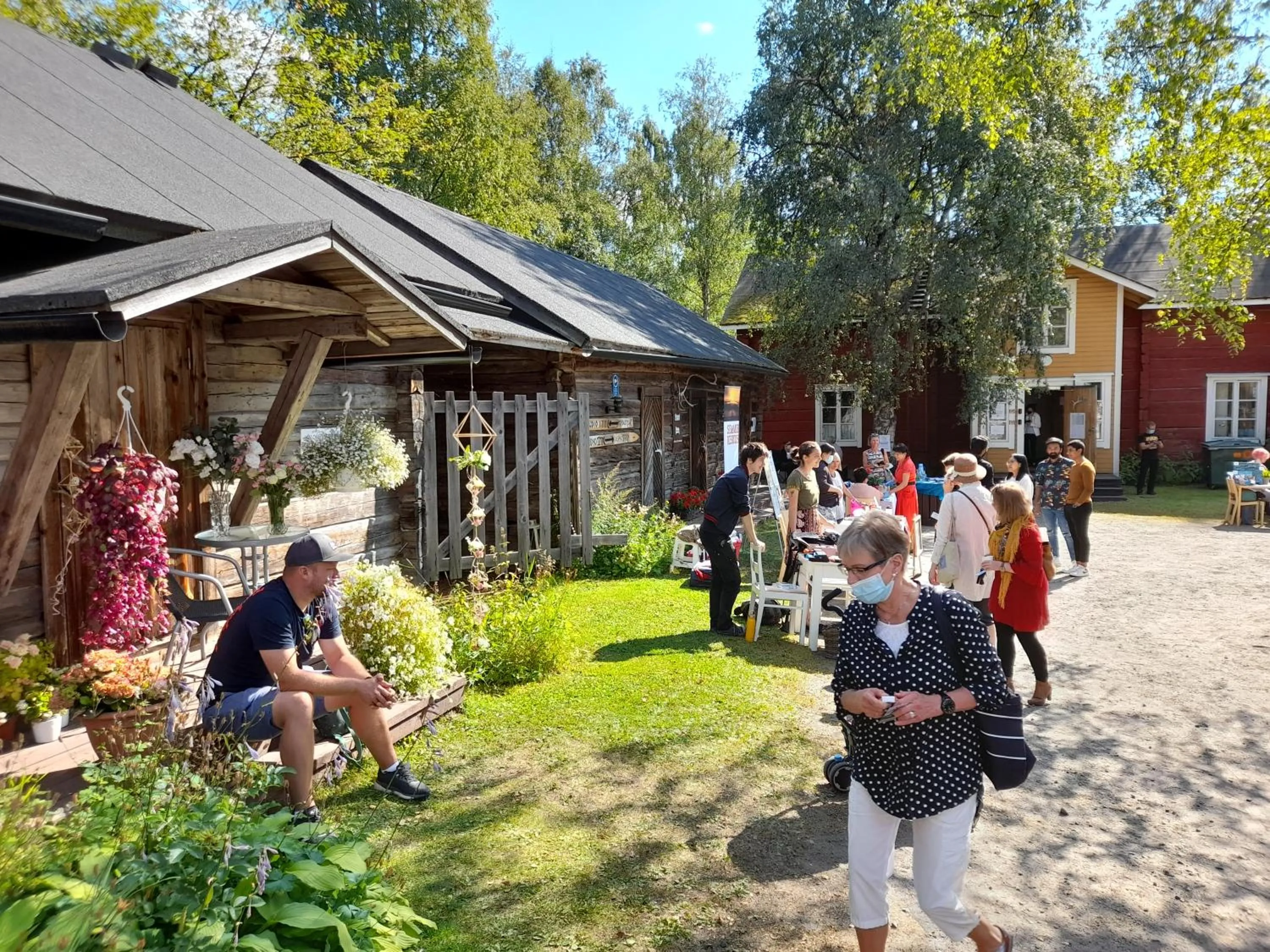 Property building in LAURI Historical Log House Manor